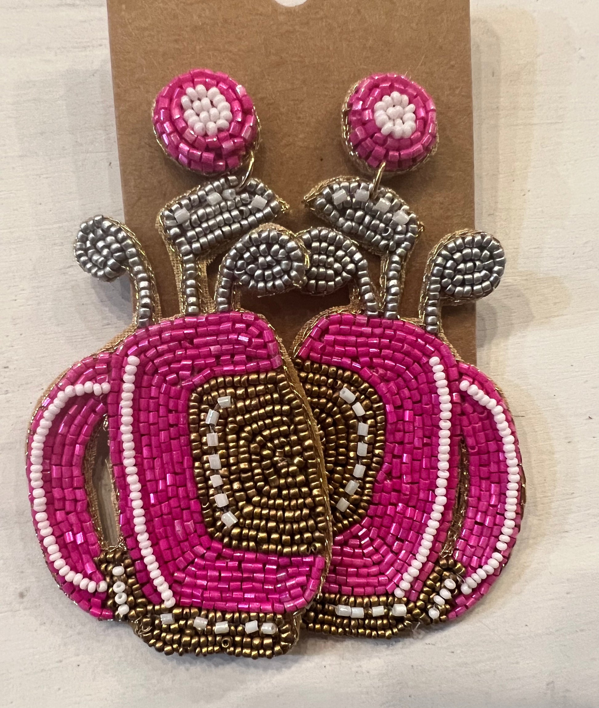 Golf bag beaded earrings with hot pink beading.
