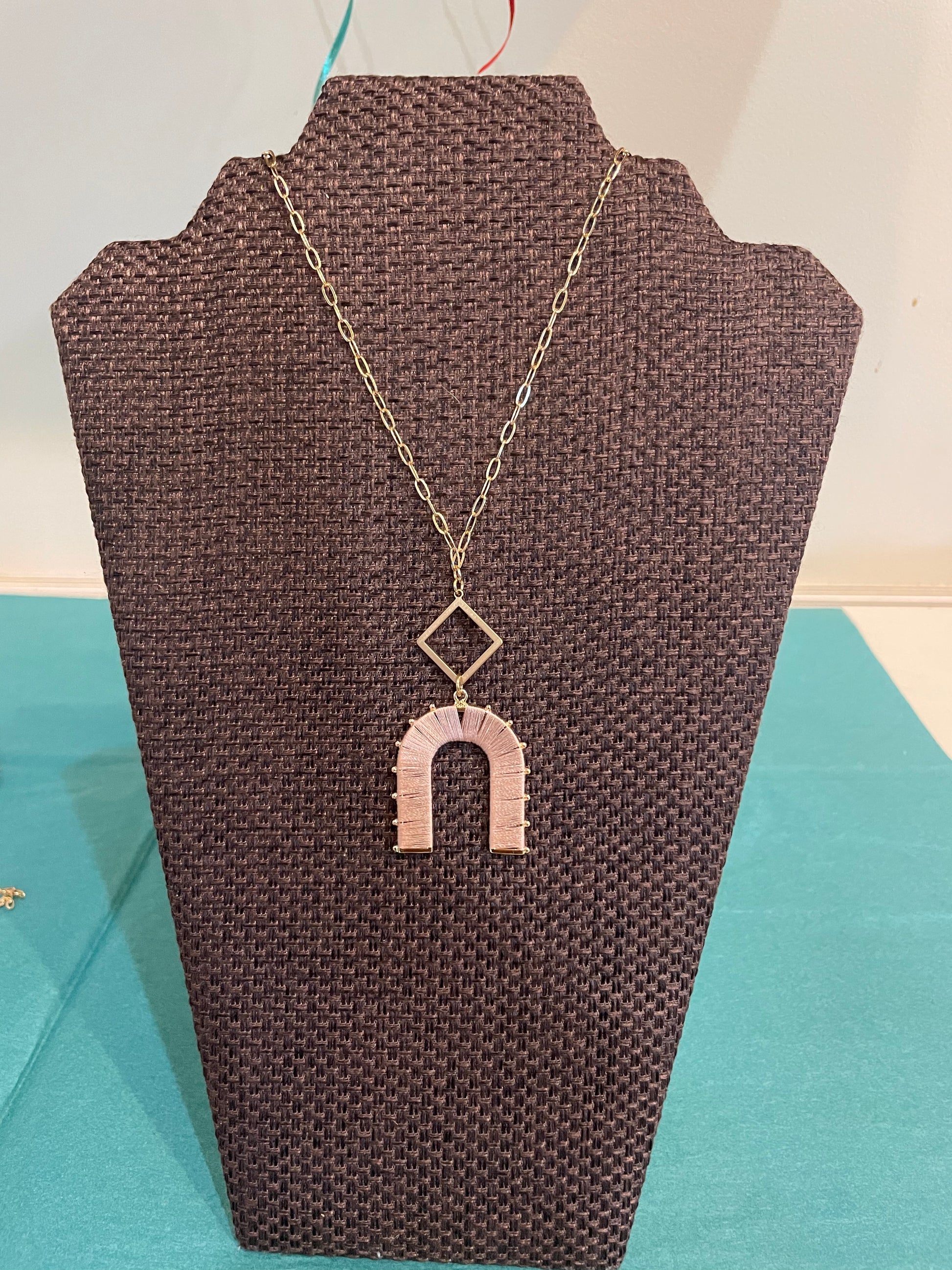 Pink Matte Gold Diamond Threaded U-Shaped Necklace.