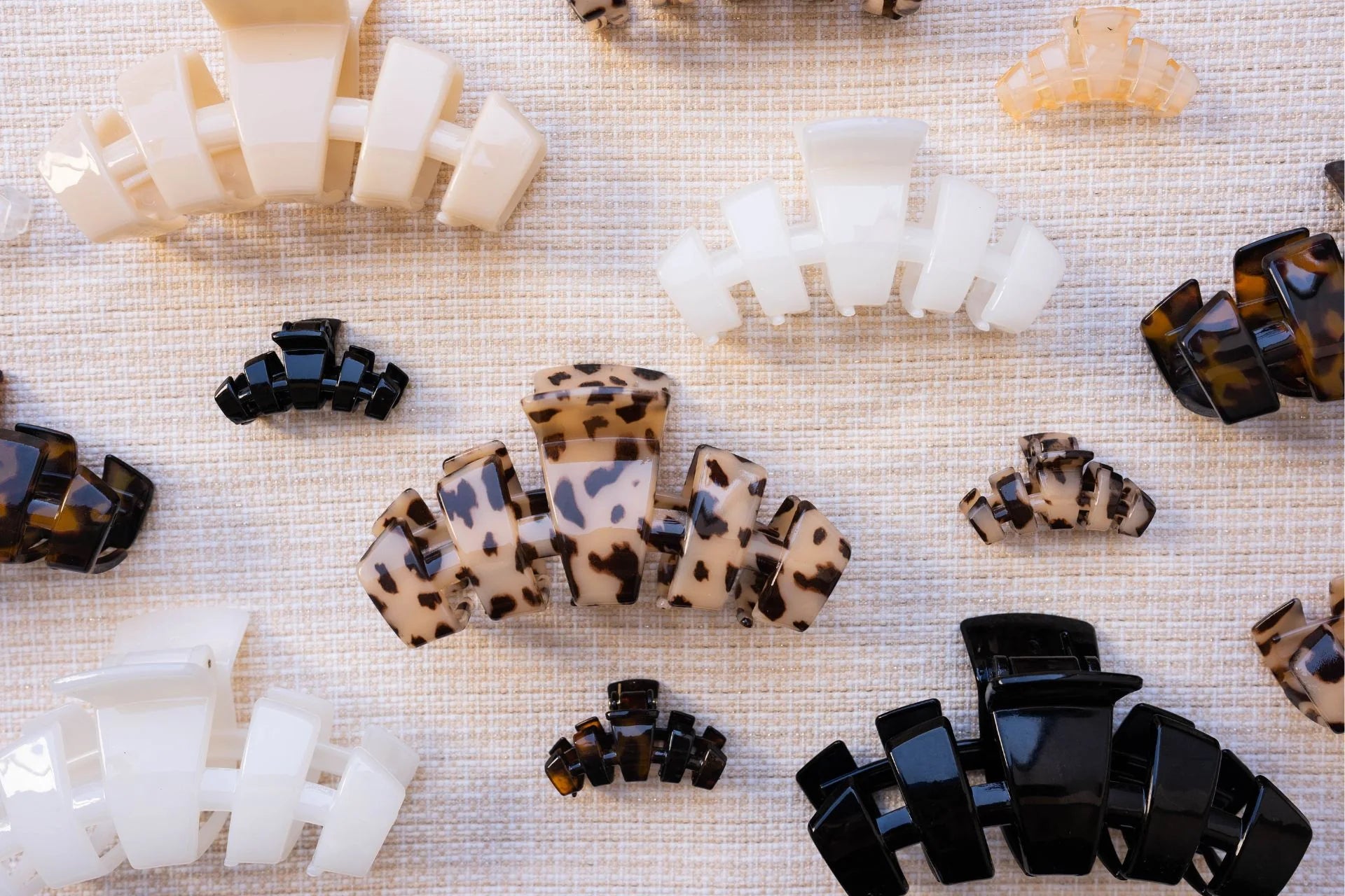 Assorted classic teletie claw clip.