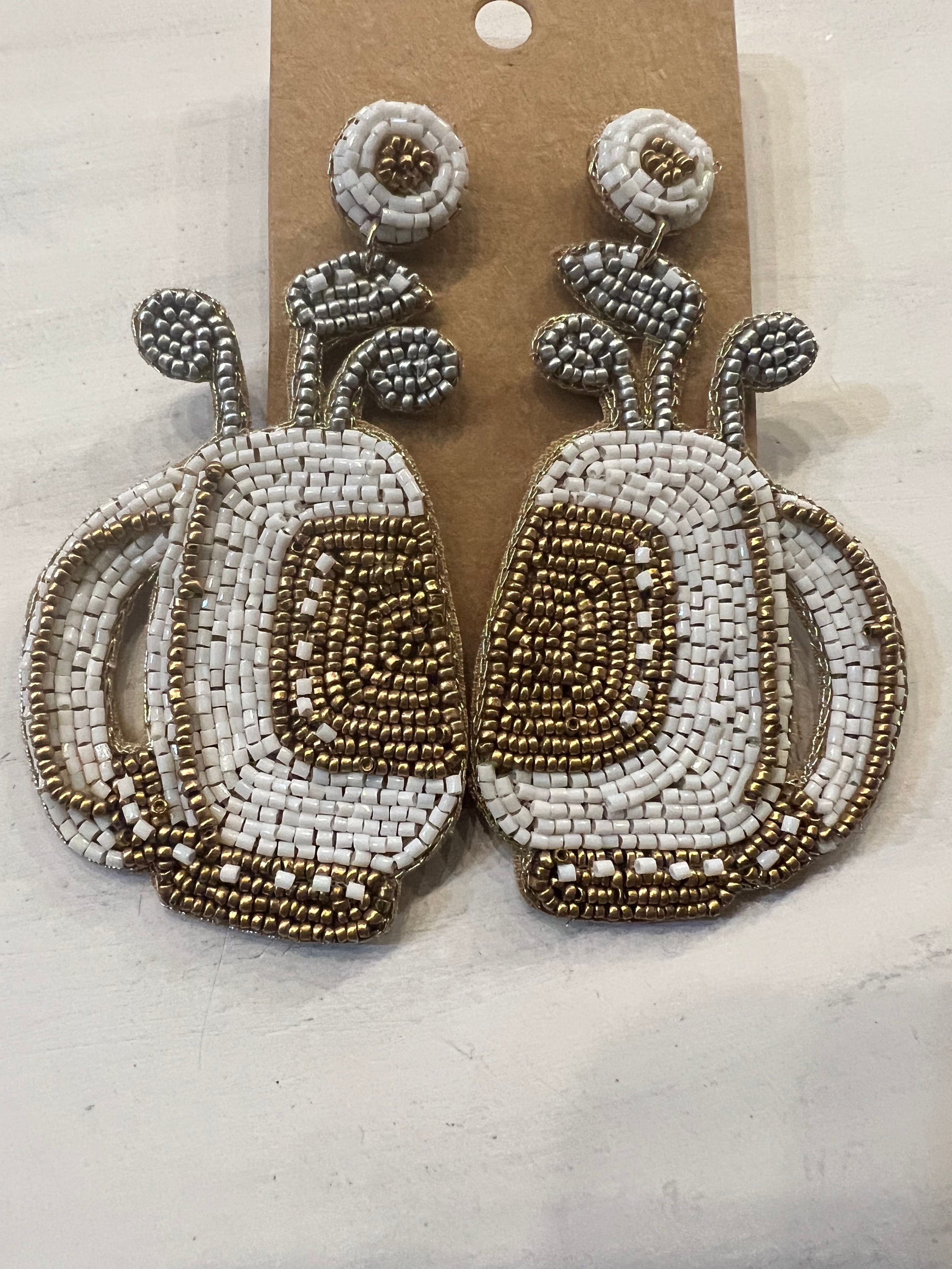 Golf bag beaded earrings with white beading.