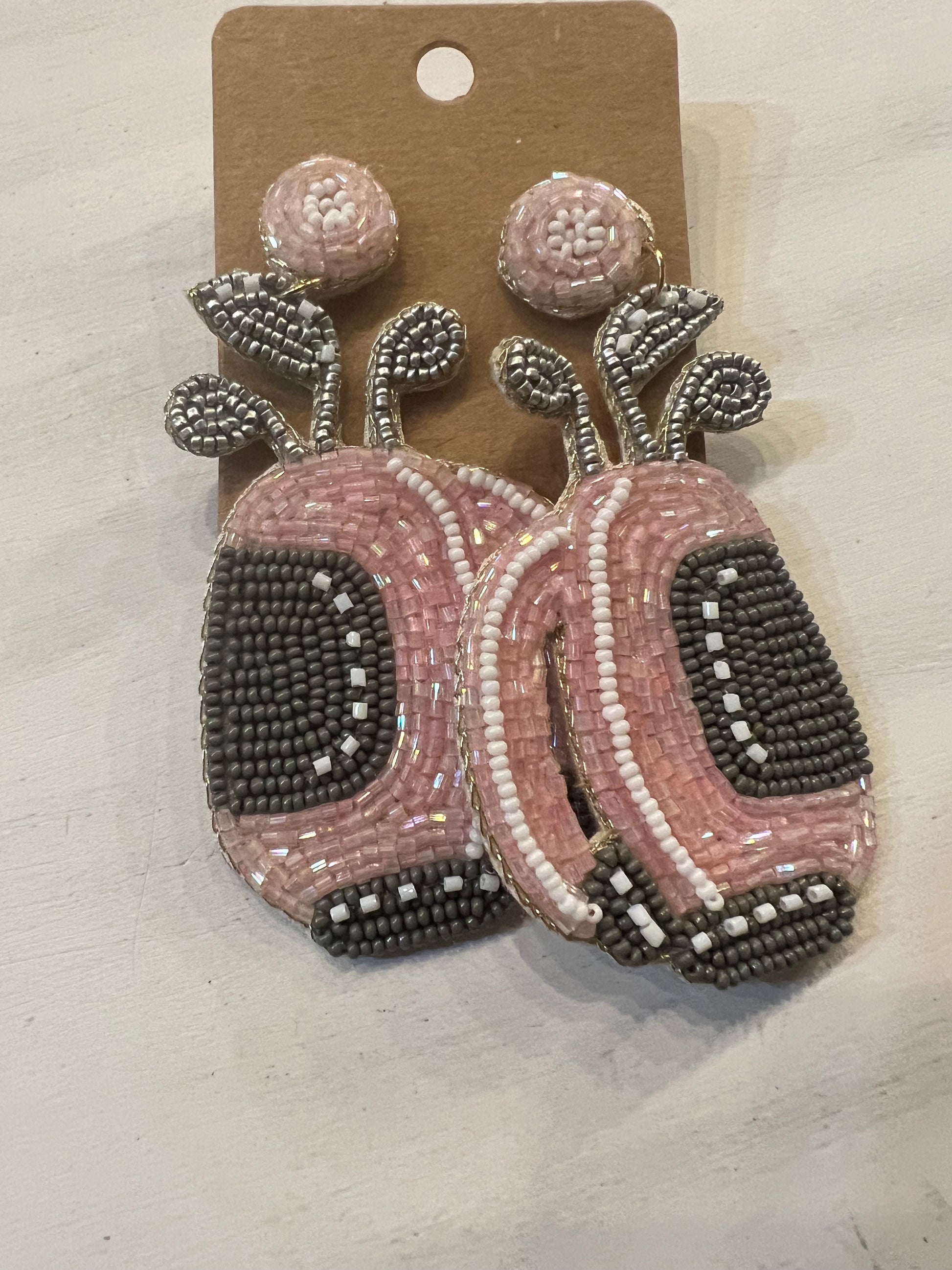 Golf bag beaded earrings with light pink beading.
