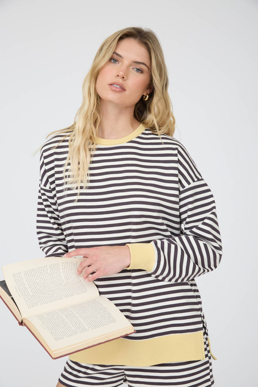 J.O.A - STRIPED BOXY LONG SLEEVE CONTRAST KNIT TOP