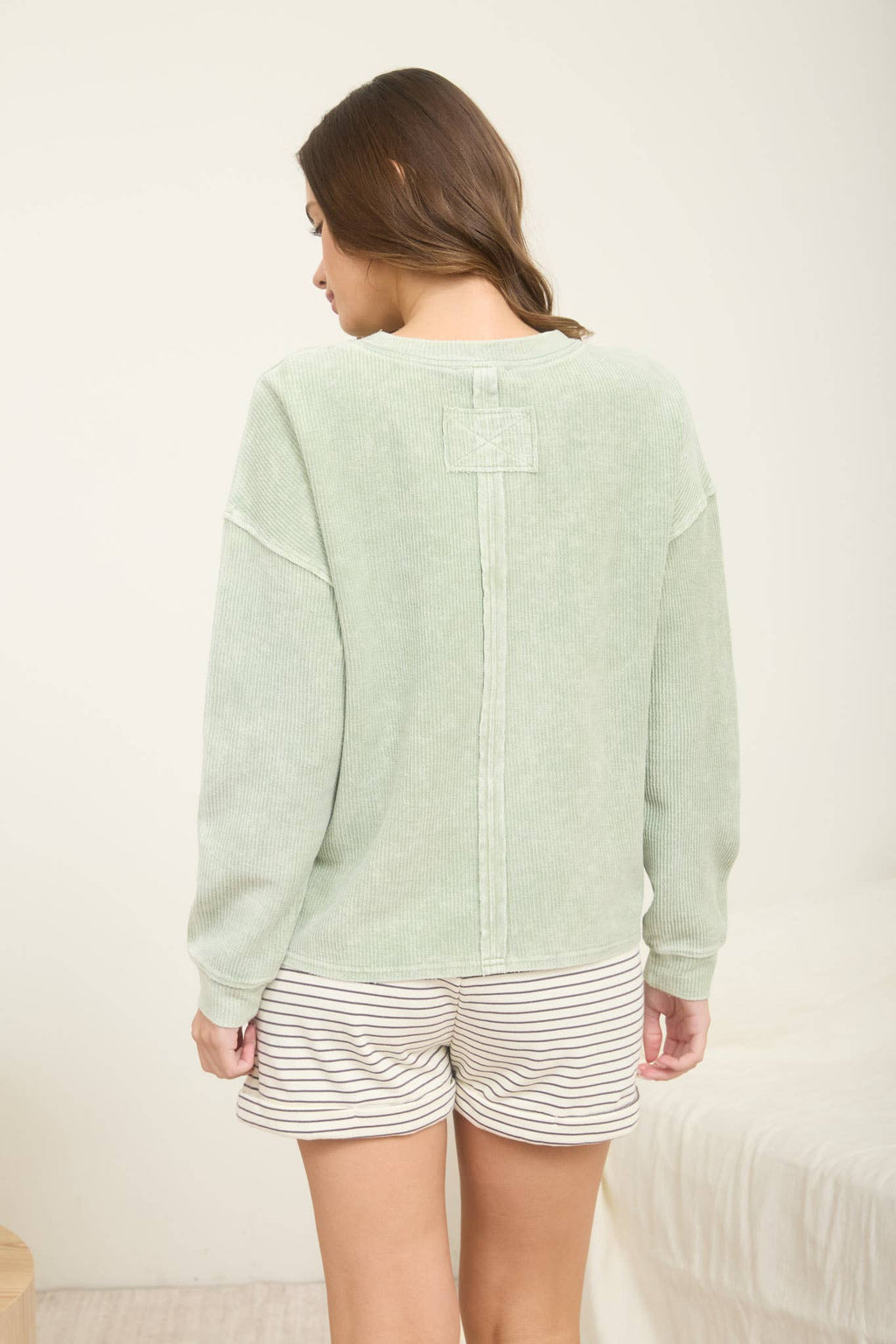 J.O.A - WASHED POCKET DETAIL LONG SLEEVE RIB KNIT TOP