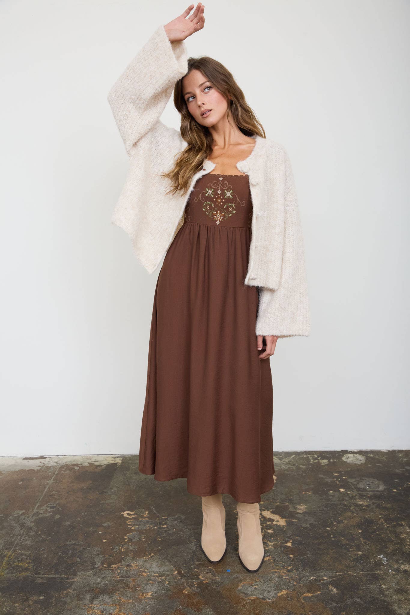 Blu Pepper - EMBROIDERY DETAIL BELL SLEEVE MIDI DRESS