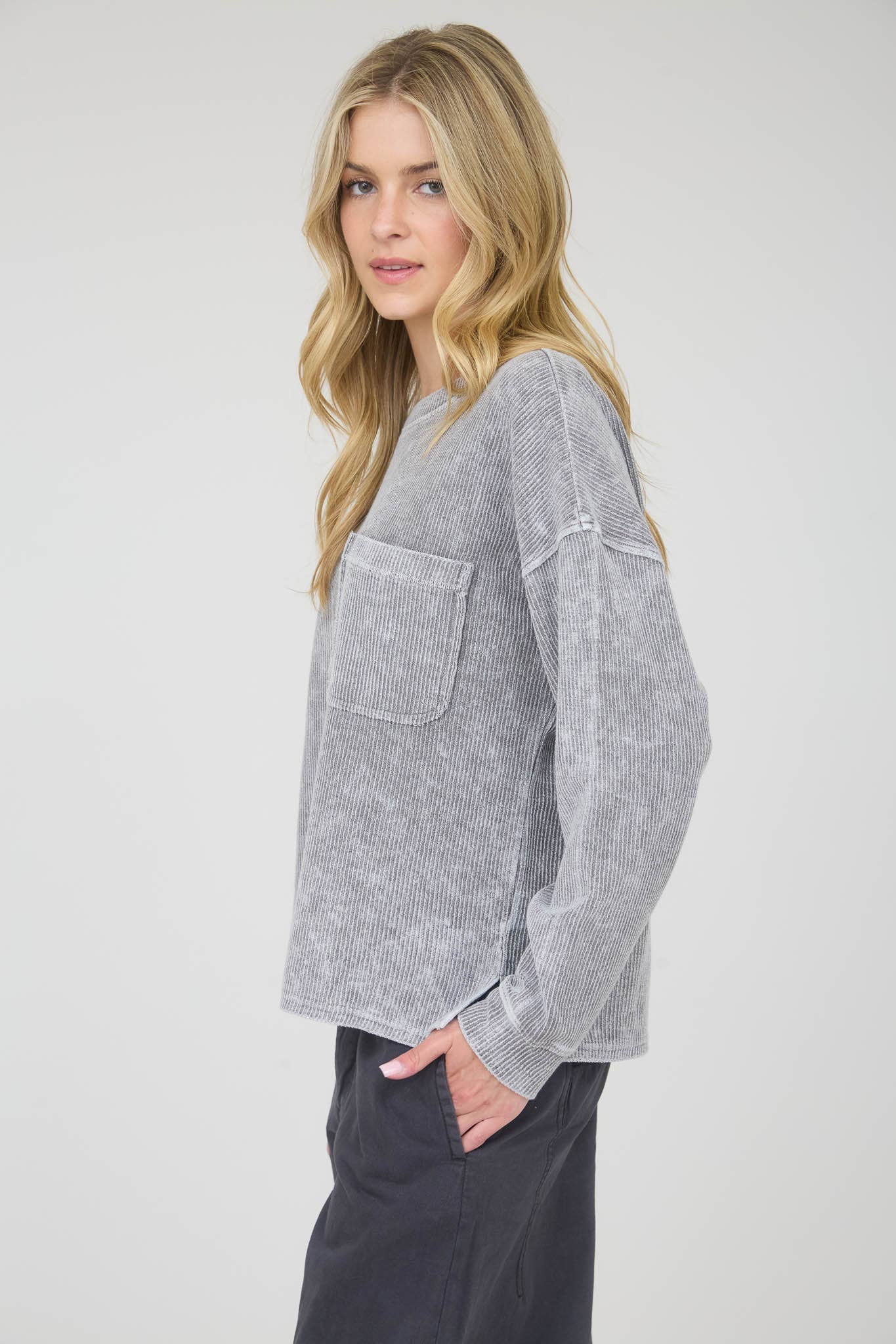 J.O.A - WASHED POCKET DETAIL LONG SLEEVE RIB KNIT TOP