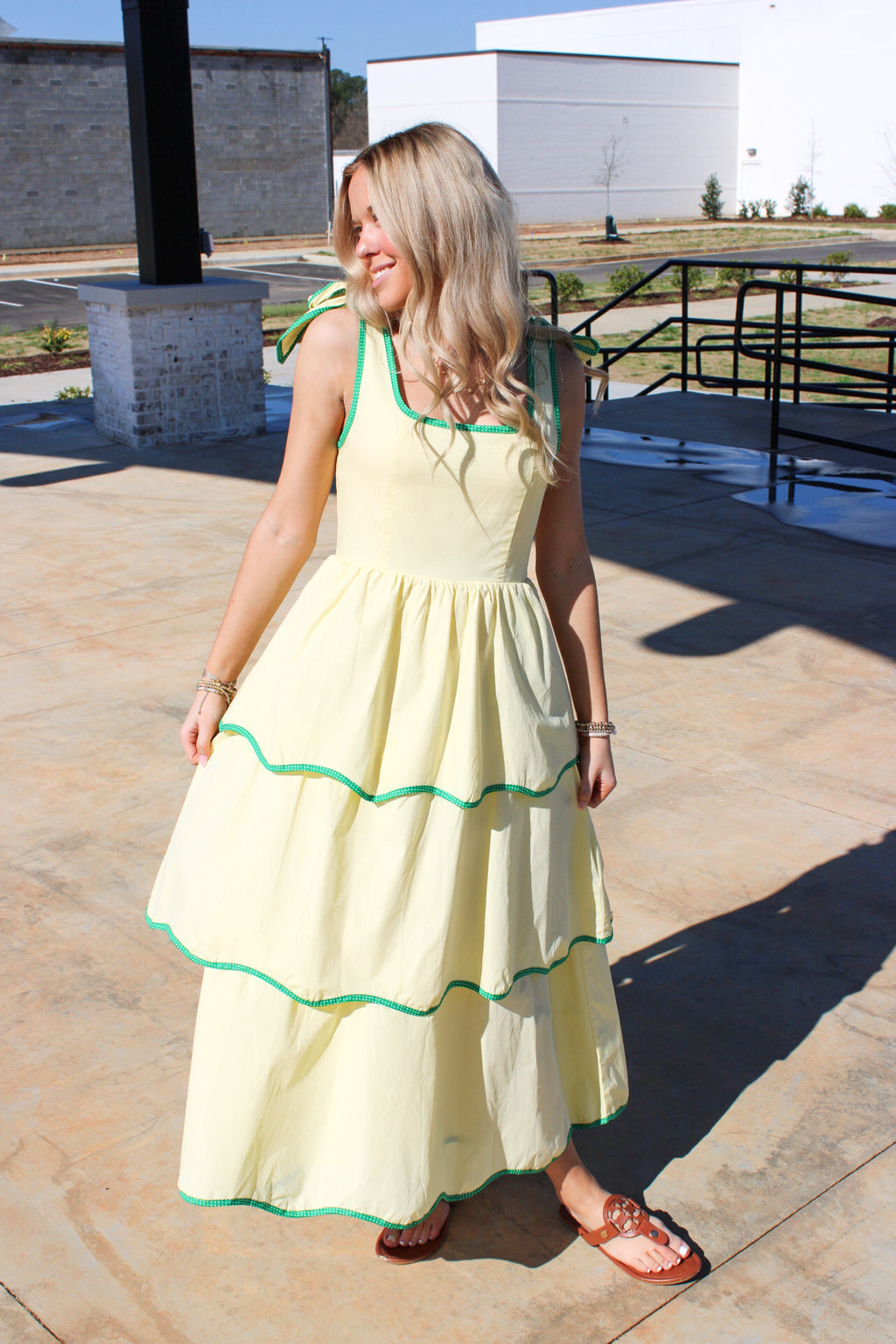 CONTRAST BINDING TIERED MIDI DRESS