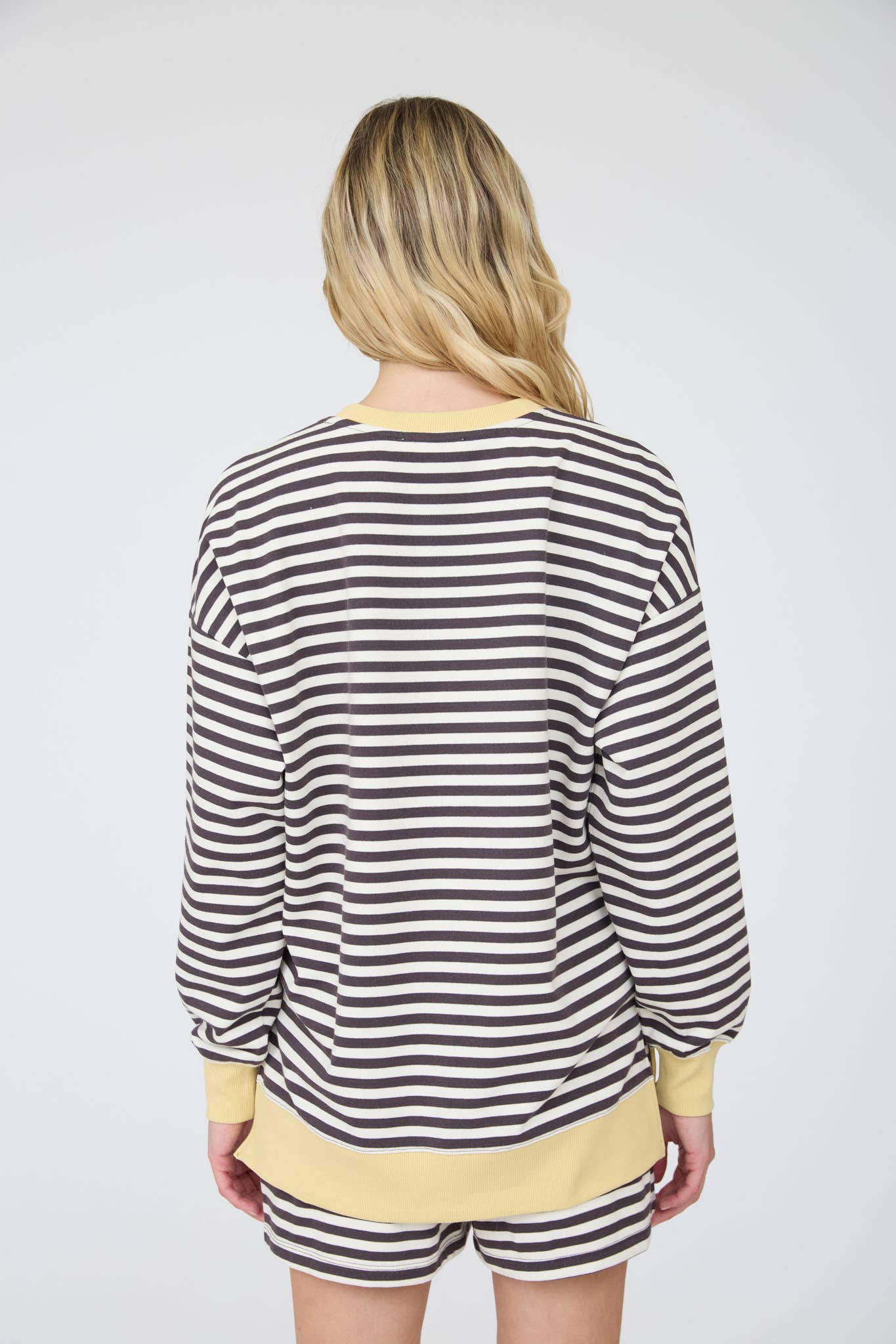 J.O.A - STRIPED BOXY LONG SLEEVE CONTRAST KNIT TOP