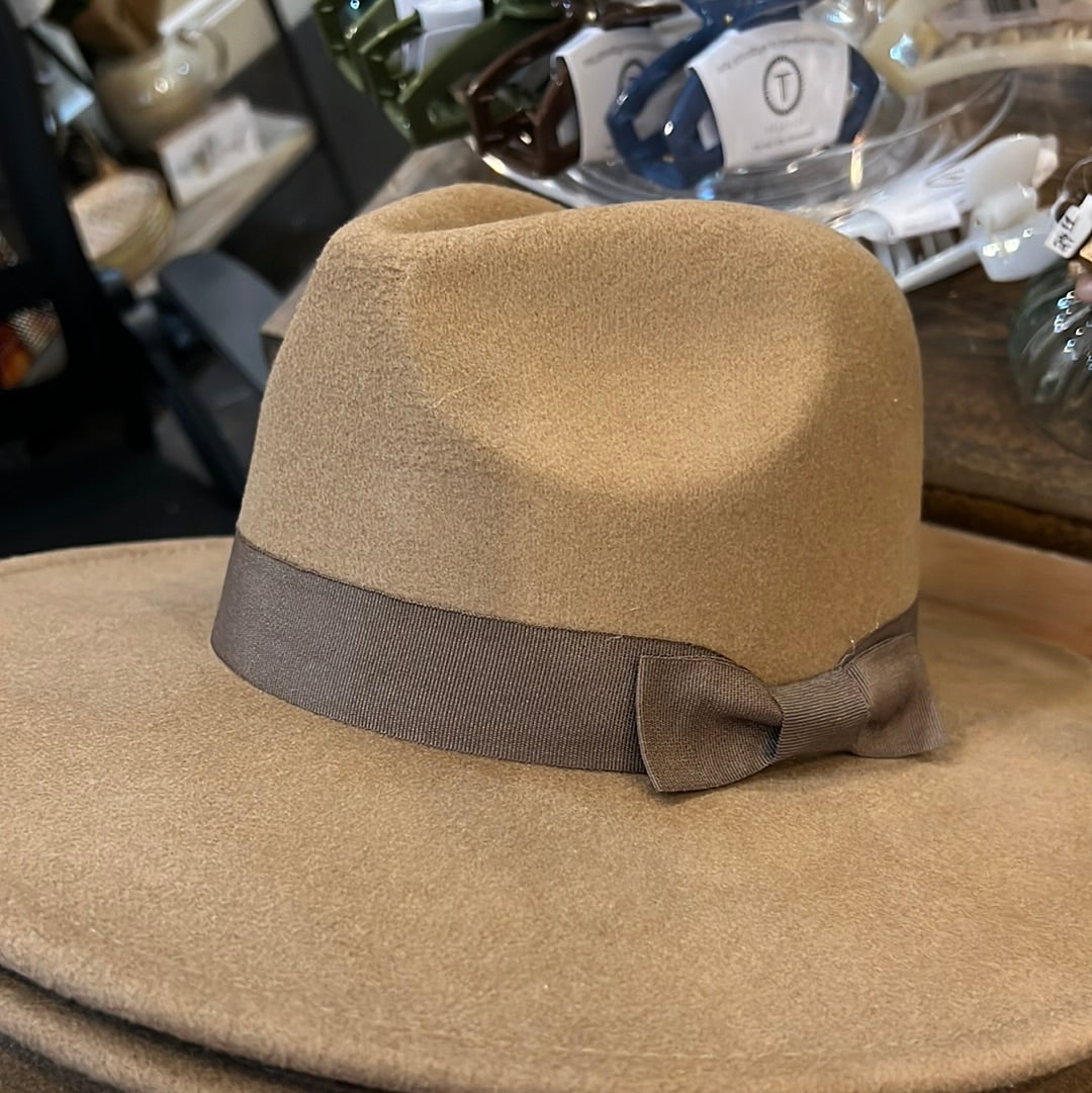 Brown and ribbon bow wide brim fashion hat.
