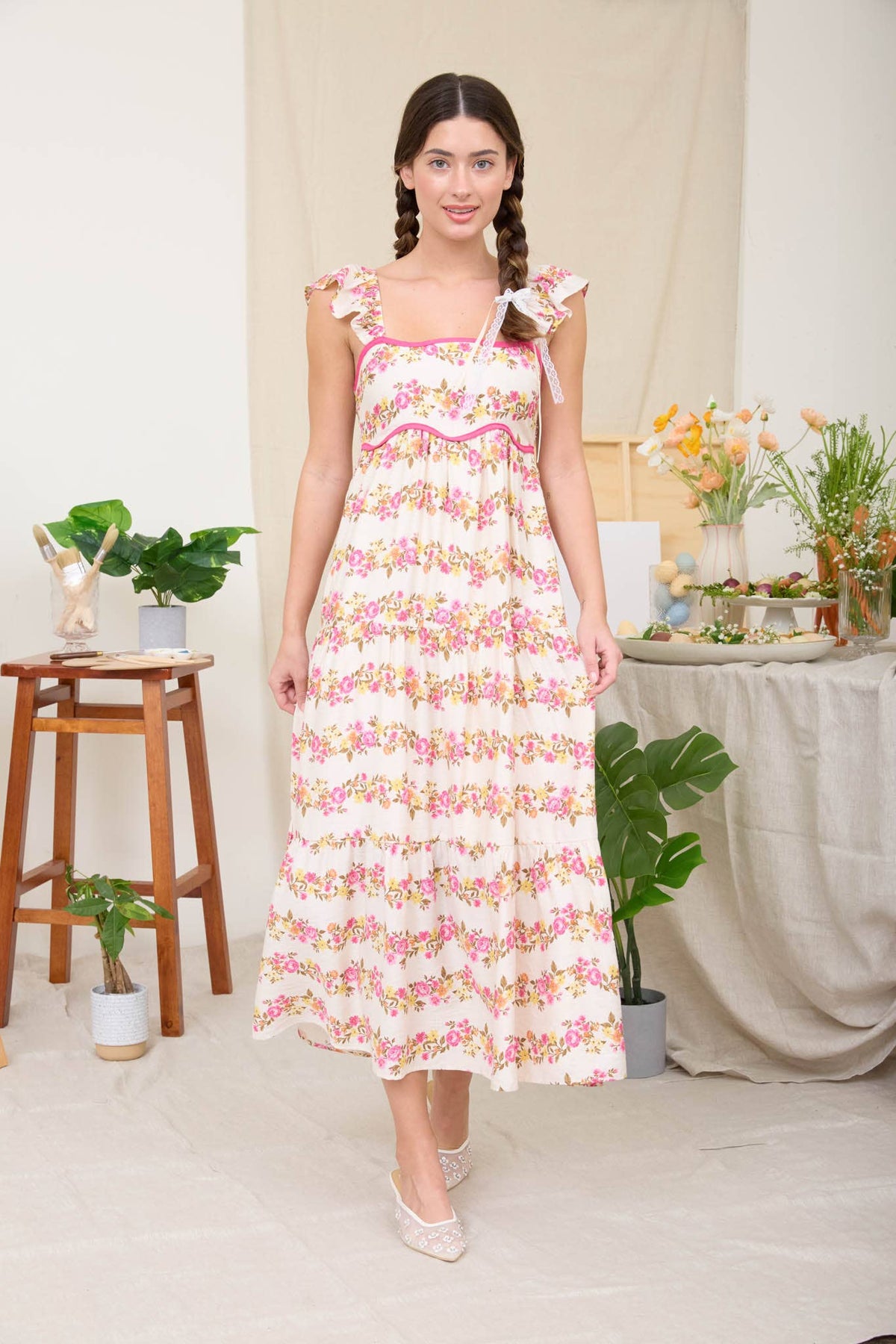 WAVY FLORA PATTERN SLEEVELESS TIERED MIDI DRESS