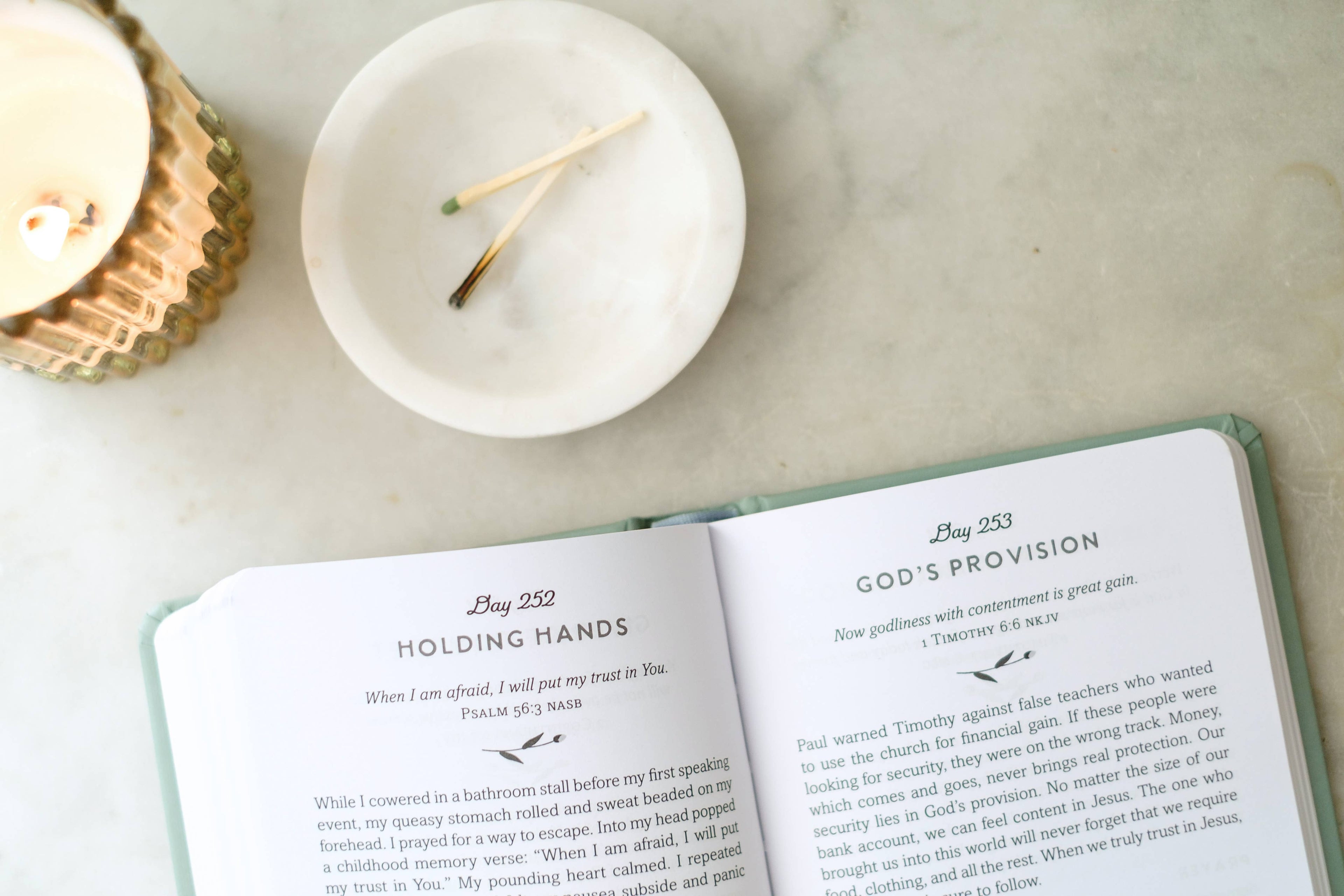 Barbour Publishing, Inc. - One Devotion a Day for Women