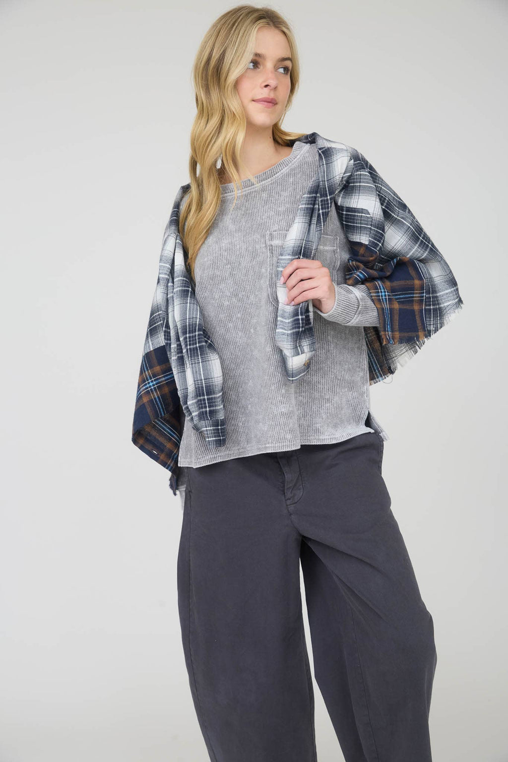 J.O.A - WASHED POCKET DETAIL LONG SLEEVE RIB KNIT TOP