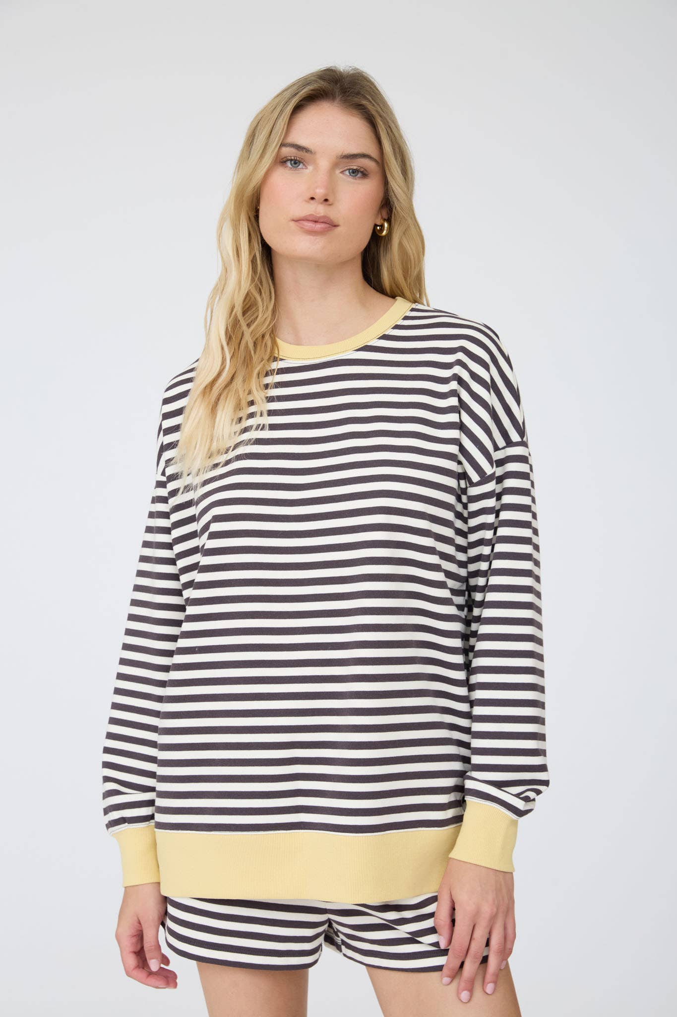 J.O.A - STRIPED BOXY LONG SLEEVE CONTRAST KNIT TOP