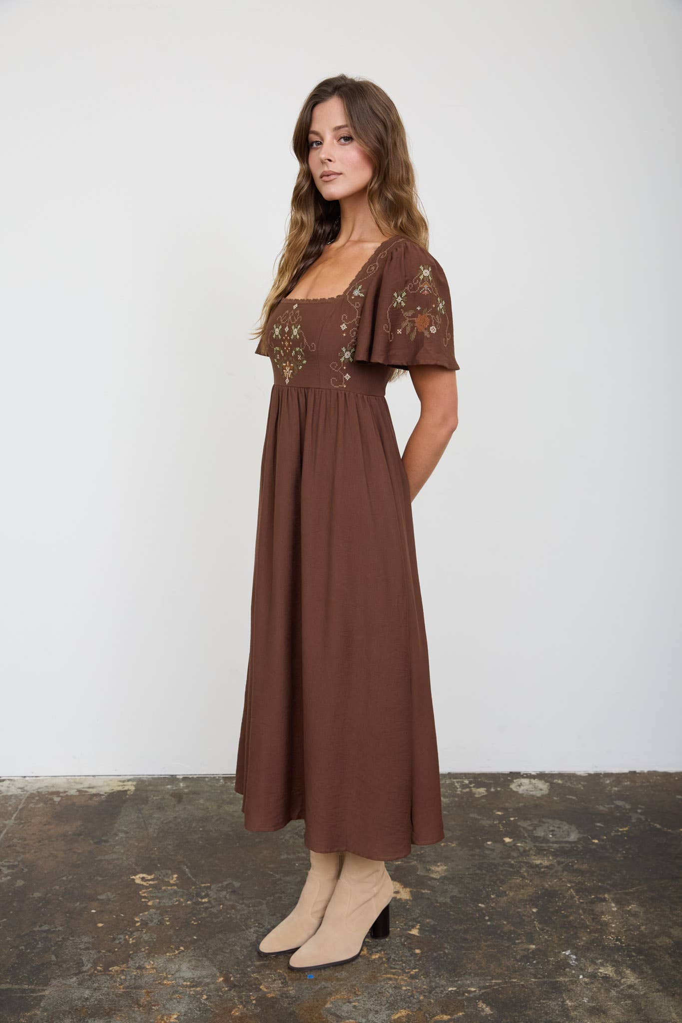 Blu Pepper - EMBROIDERY DETAIL BELL SLEEVE MIDI DRESS