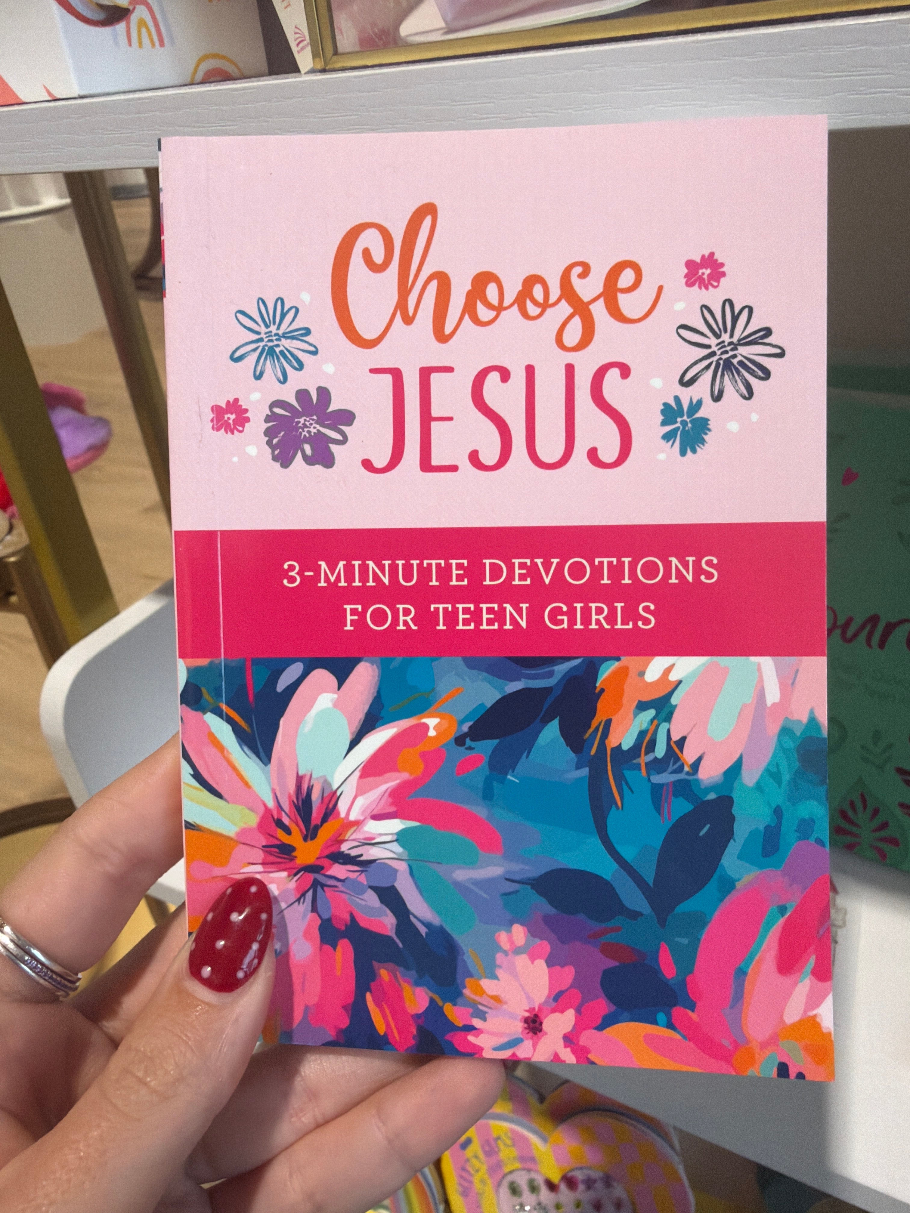 Choose Jesus: 3-Minute Devotions for Teen Girls
