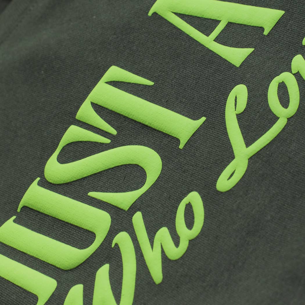 Fashion City - JUST A GIRL WHO LOVES JESUS PUFF MIDWEIGHT Sweatshirt