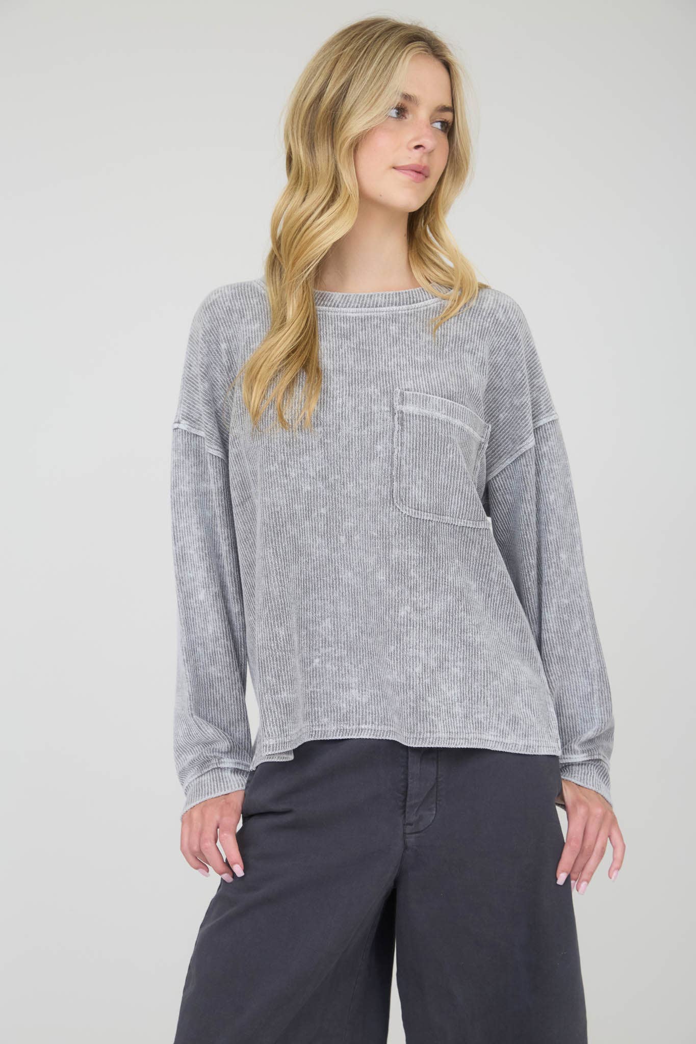 J.O.A - WASHED POCKET DETAIL LONG SLEEVE RIB KNIT TOP