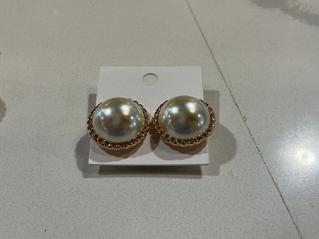 Clip-On Gold/Pearl Earrings