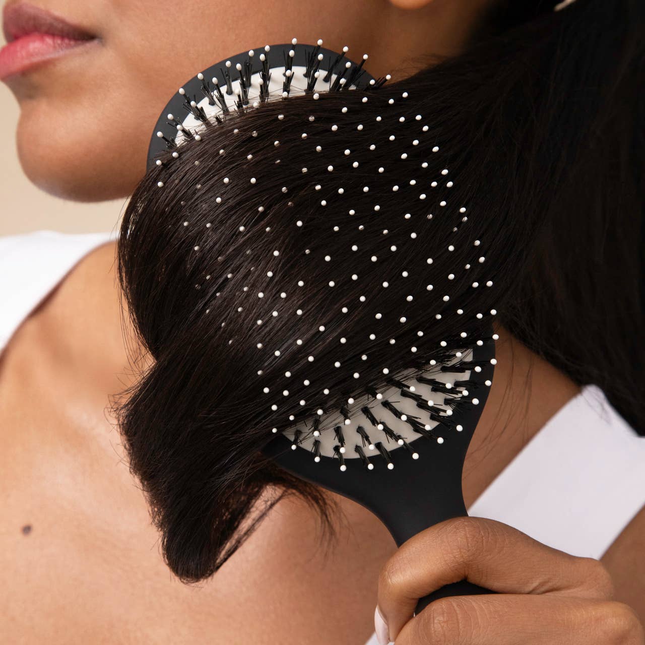 KITSCH - Smooth & Polish Brush in Black