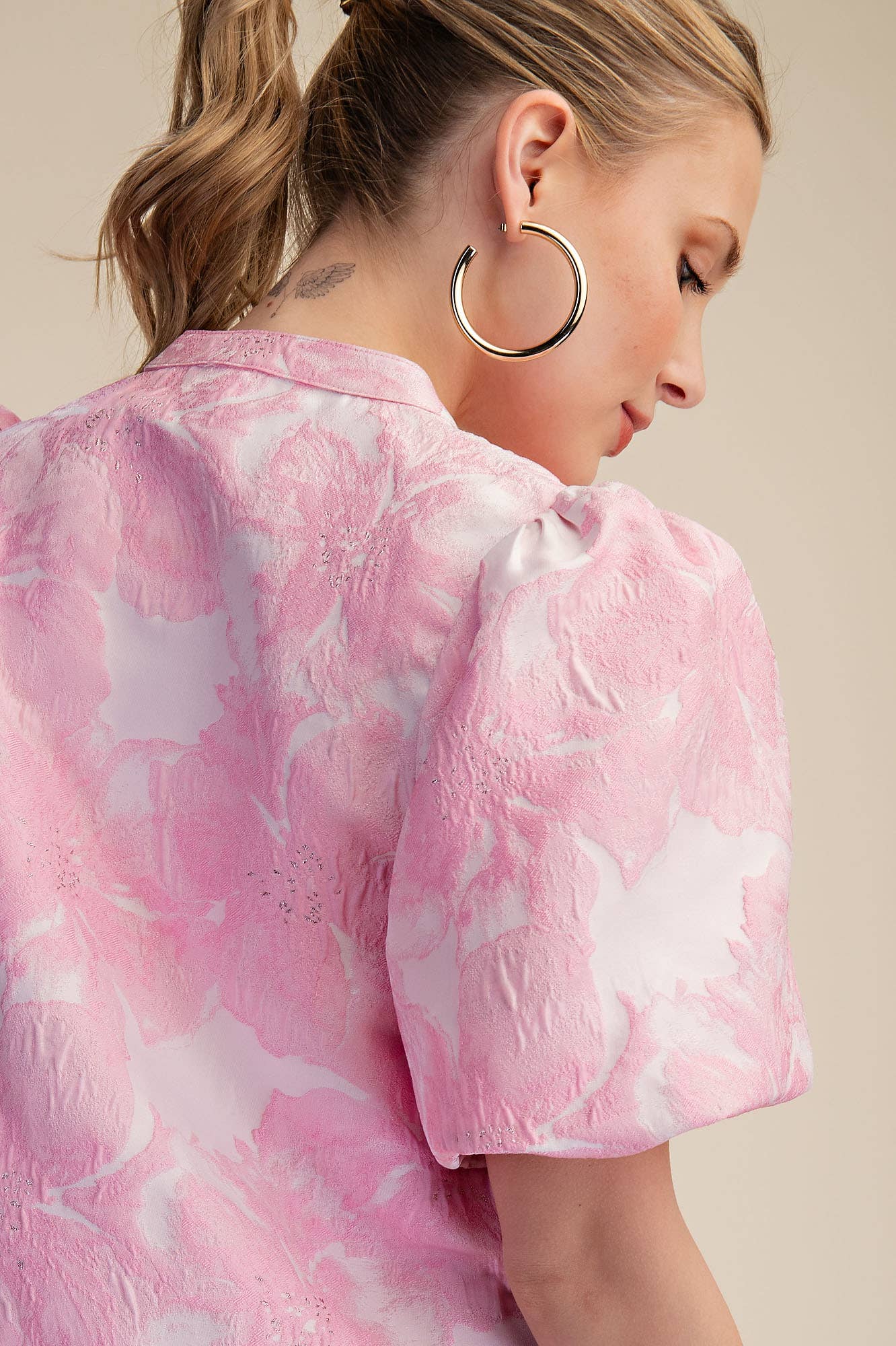 V-Neck Puff Sleeve Jacquard Top