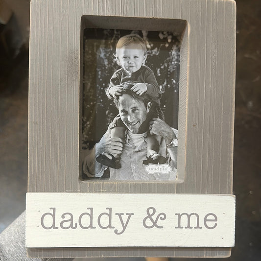 White and gray picture frame displaying "daddy & me".