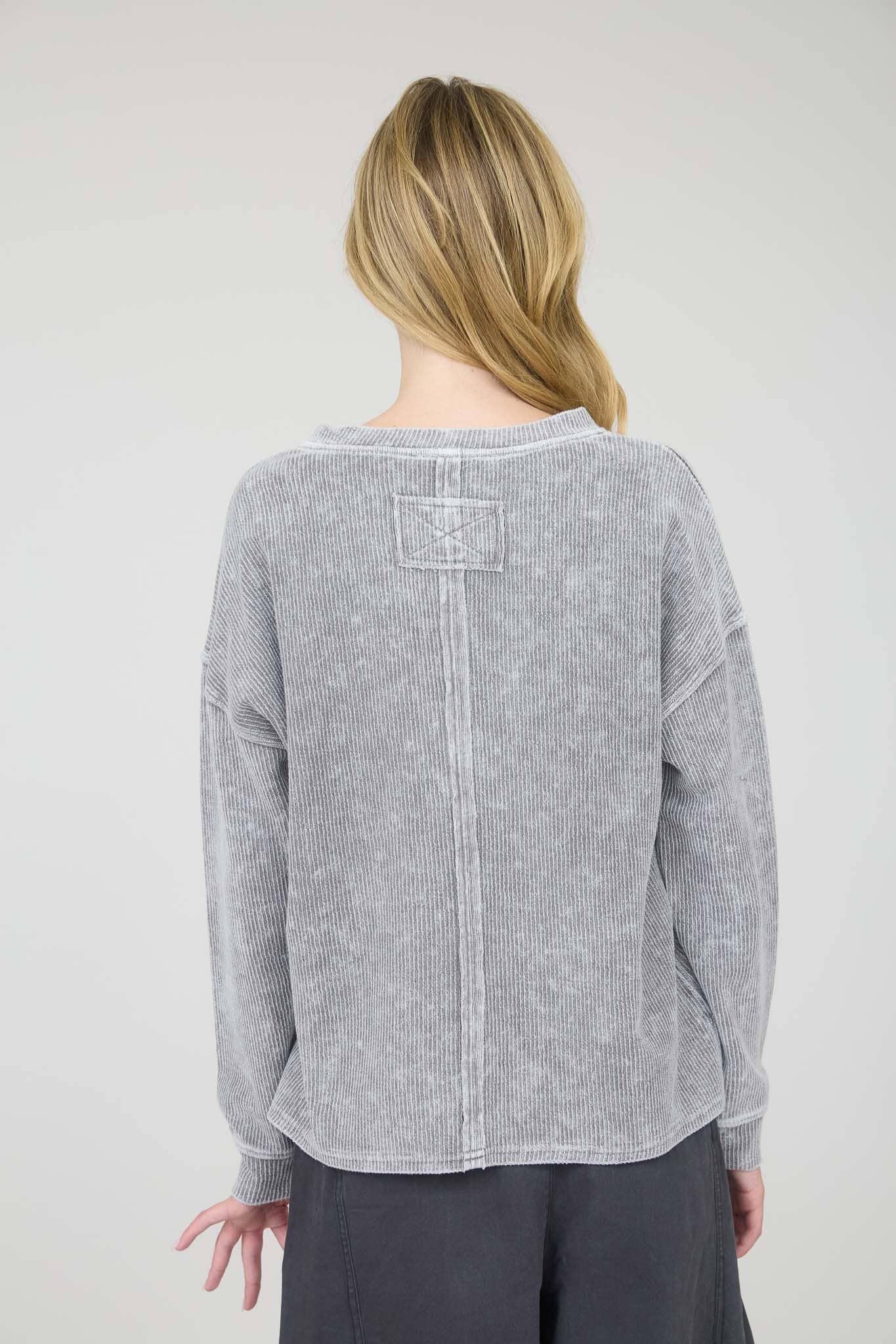 J.O.A - WASHED POCKET DETAIL LONG SLEEVE RIB KNIT TOP