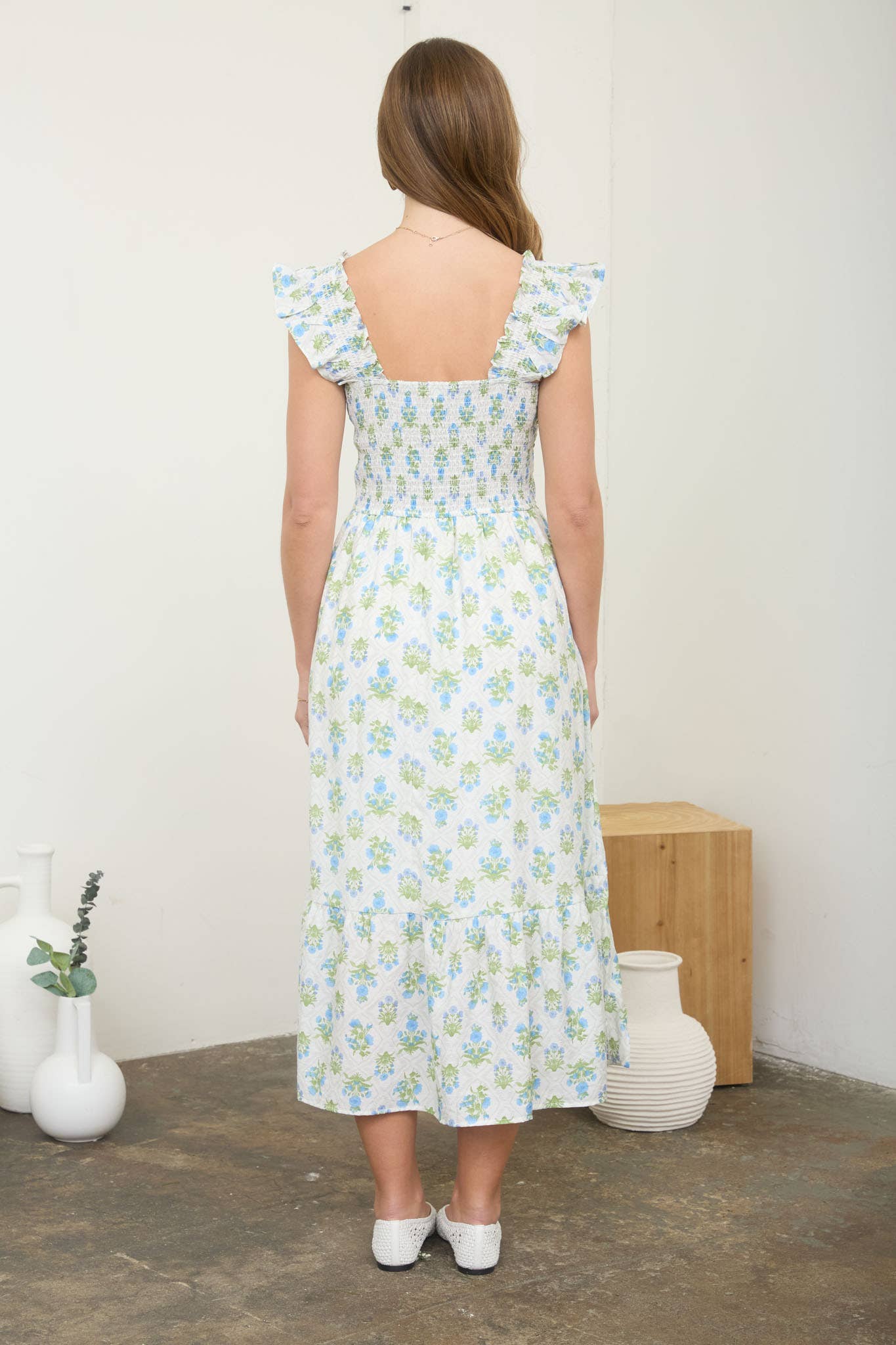 Blu Pepper - FLORAL TILE PATTERN SMOCKED SLEEVELESS MIDI DRESS