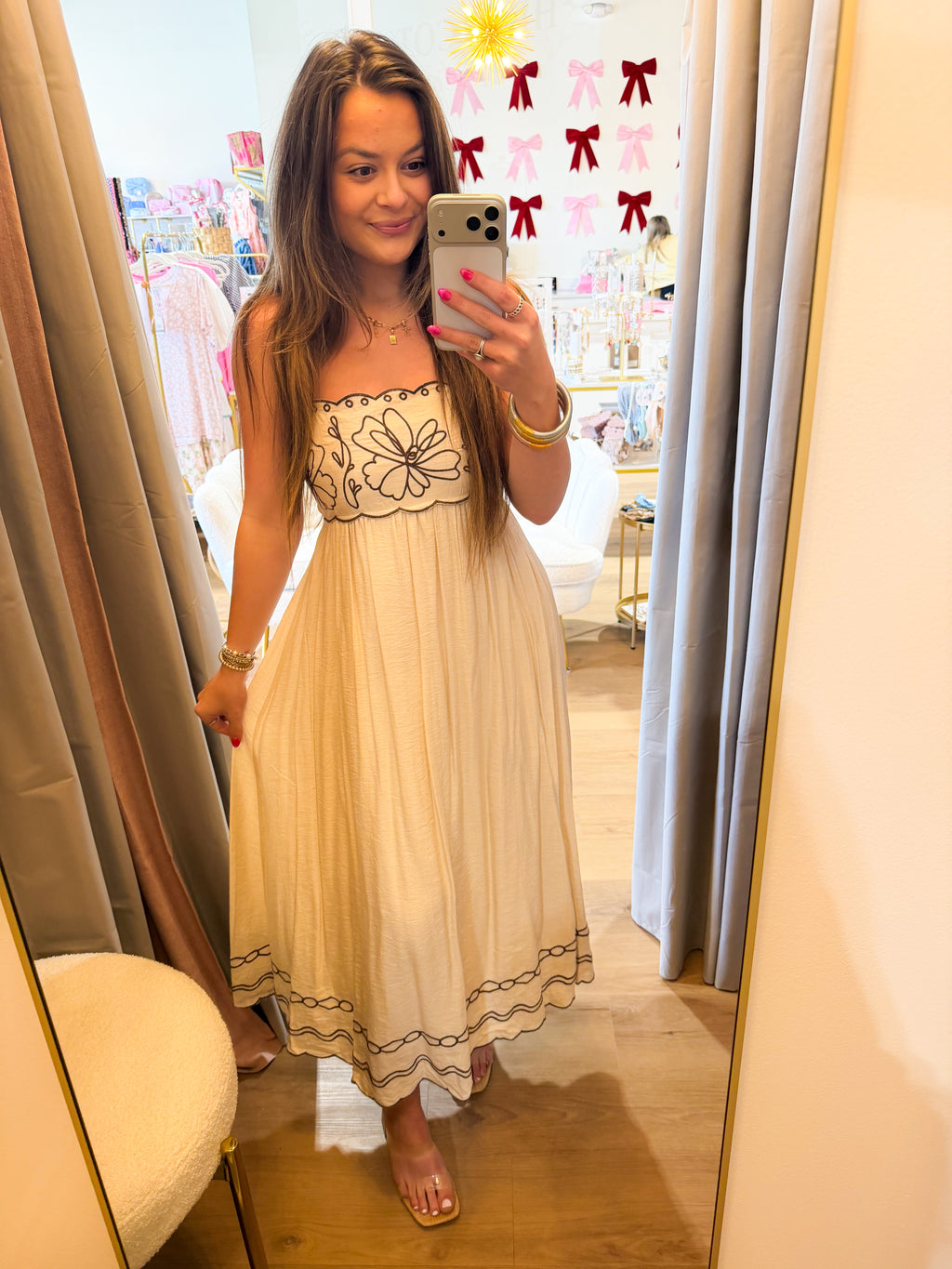 FLORAL EMBROIDERY SCALLOPED MIDI DRESS