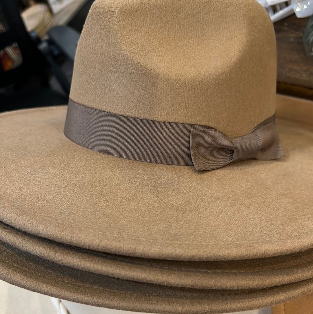 Brown and ribbon bow wide brim fashion hat.