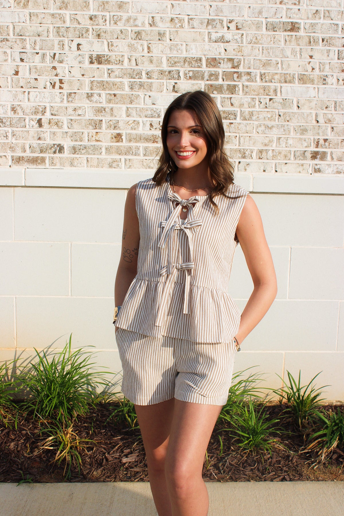 STRIPE FRONT TIE SLEEVELESS RUFFLE HEM set
