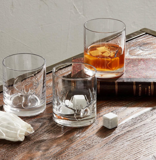 Whiskey glass with deer heads and stones set.