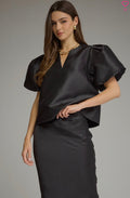 Solid short puff sleeve V-neck top