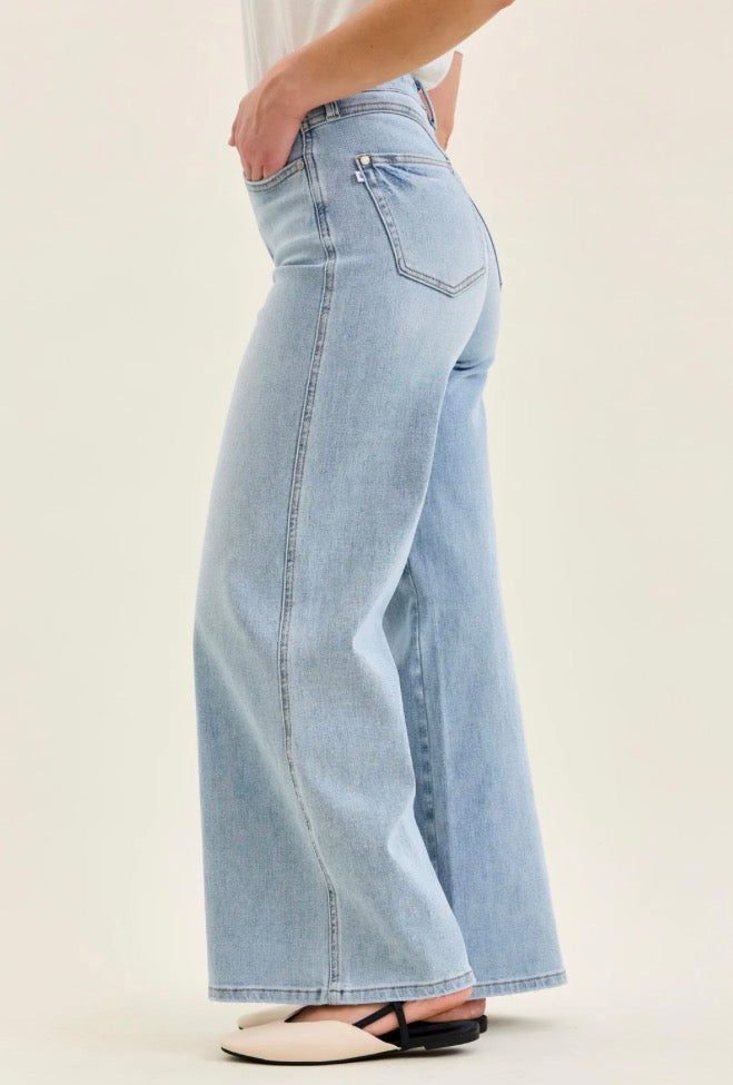 HW Retro Wide w/ Curve Coin Pocket