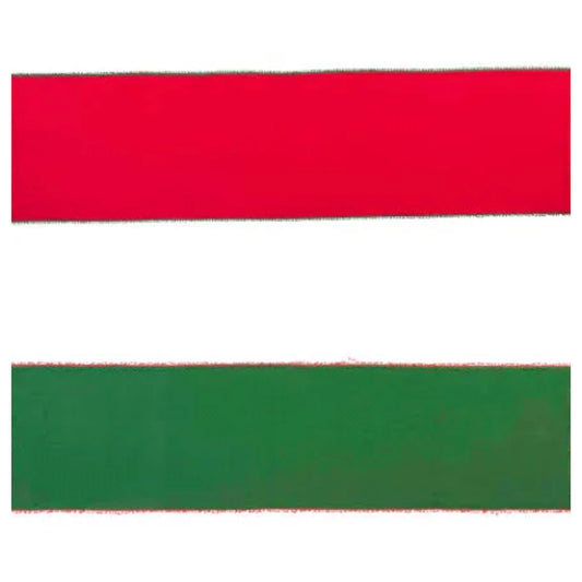 Red or green pom pom runners.