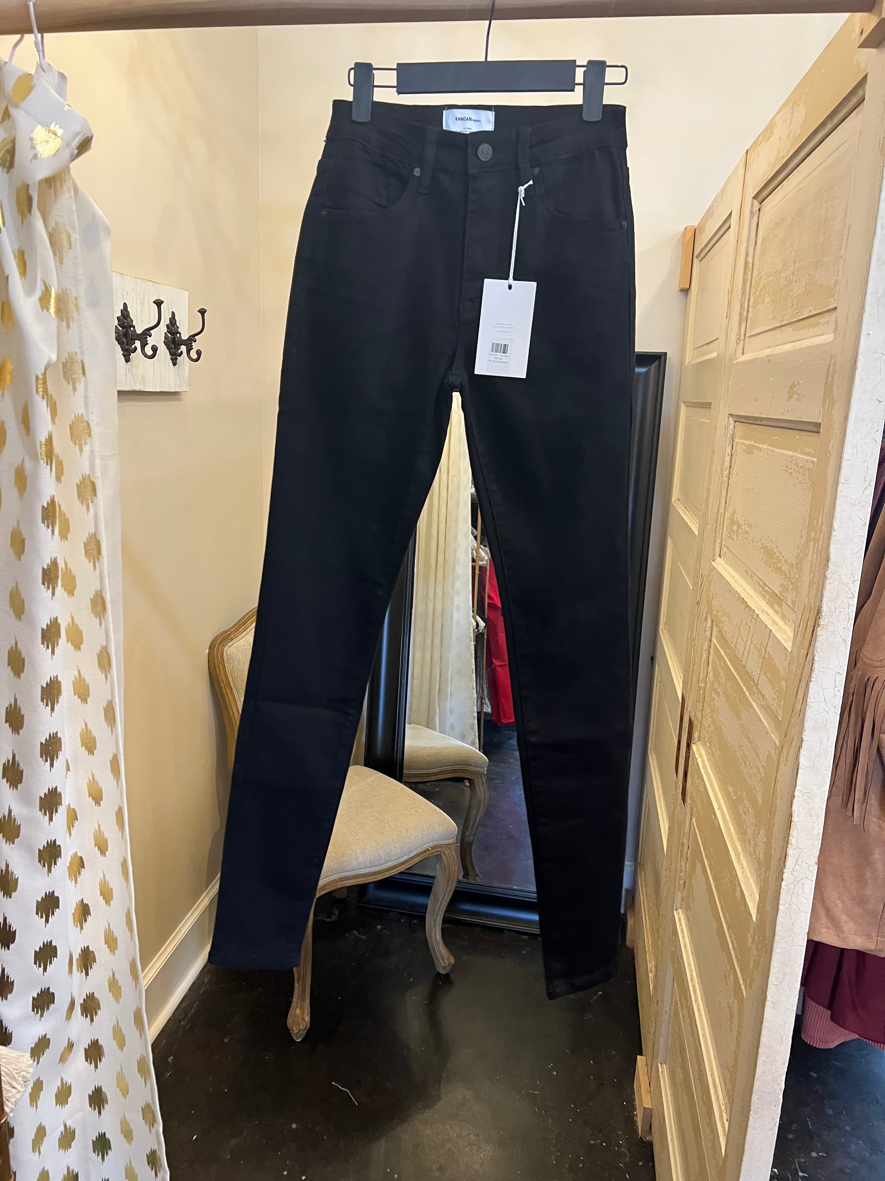 Black skinny jeans.