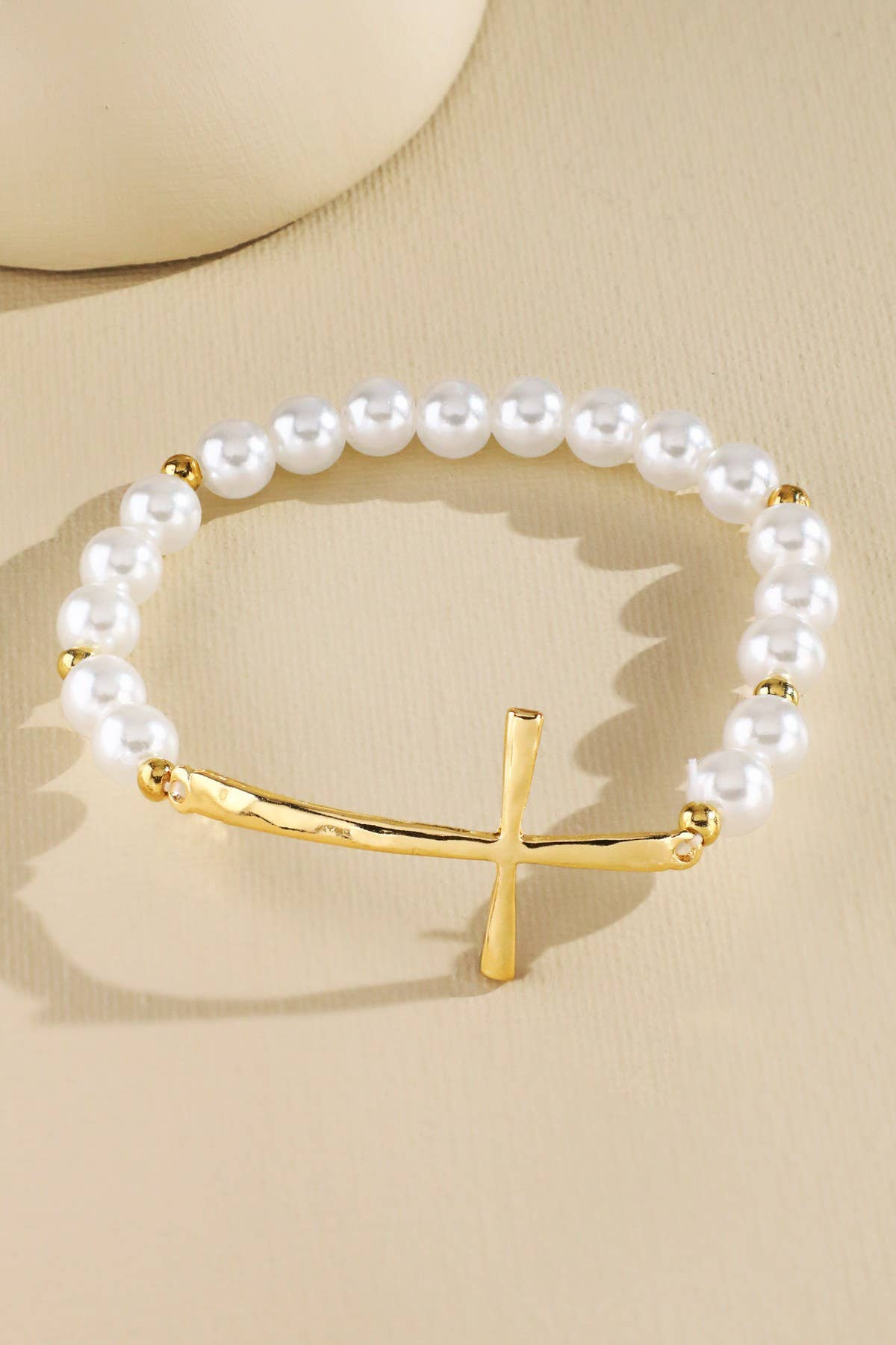 Urbanista - Single Layer Pearl Cross Stretch Bracelet