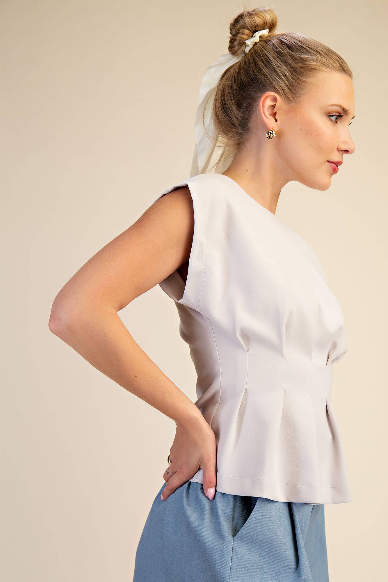 Round Neck Waist Pleated Top