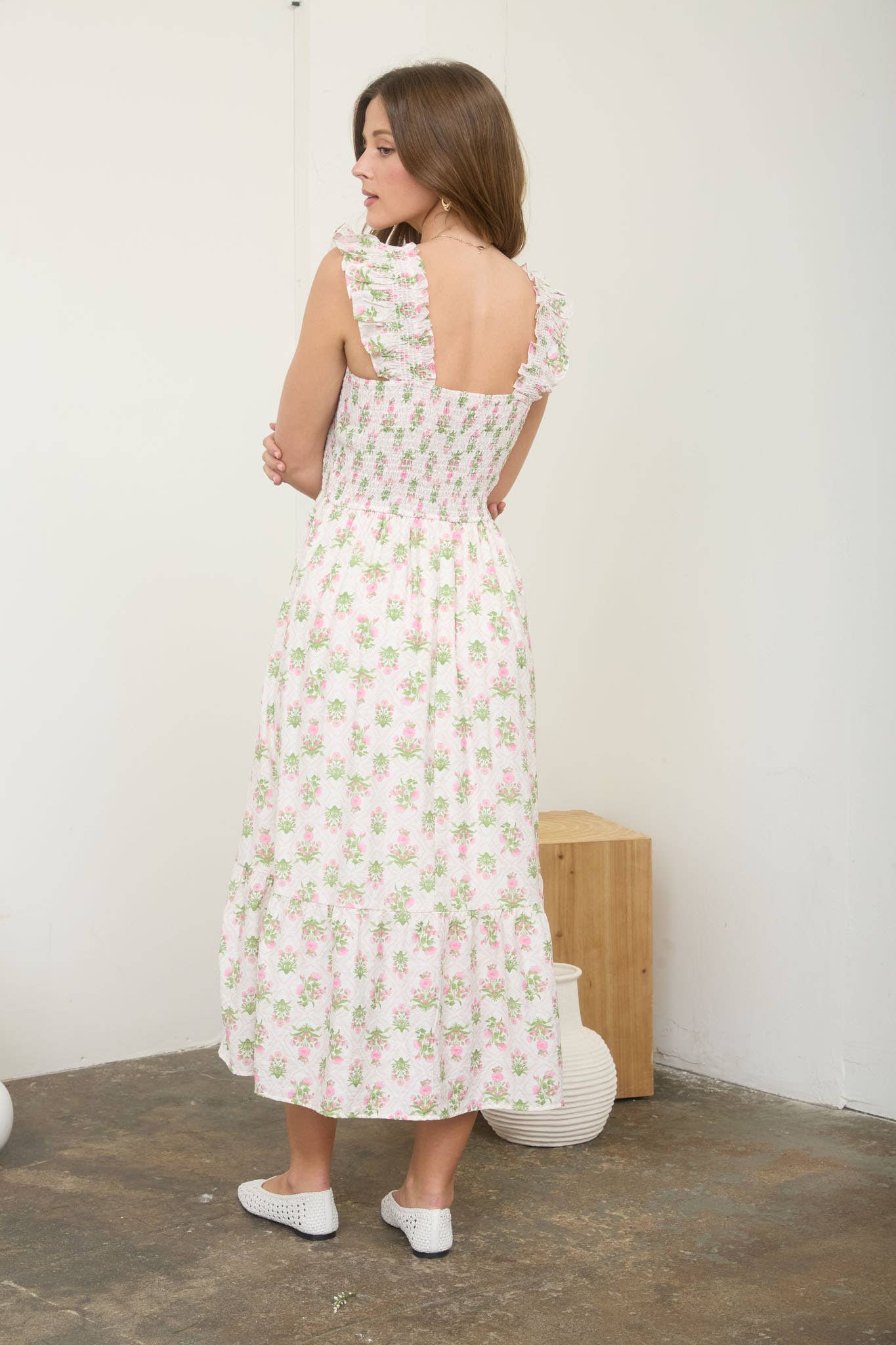 Blu Pepper - FLORAL TILE PATTERN SMOCKED SLEEVELESS MIDI DRESS