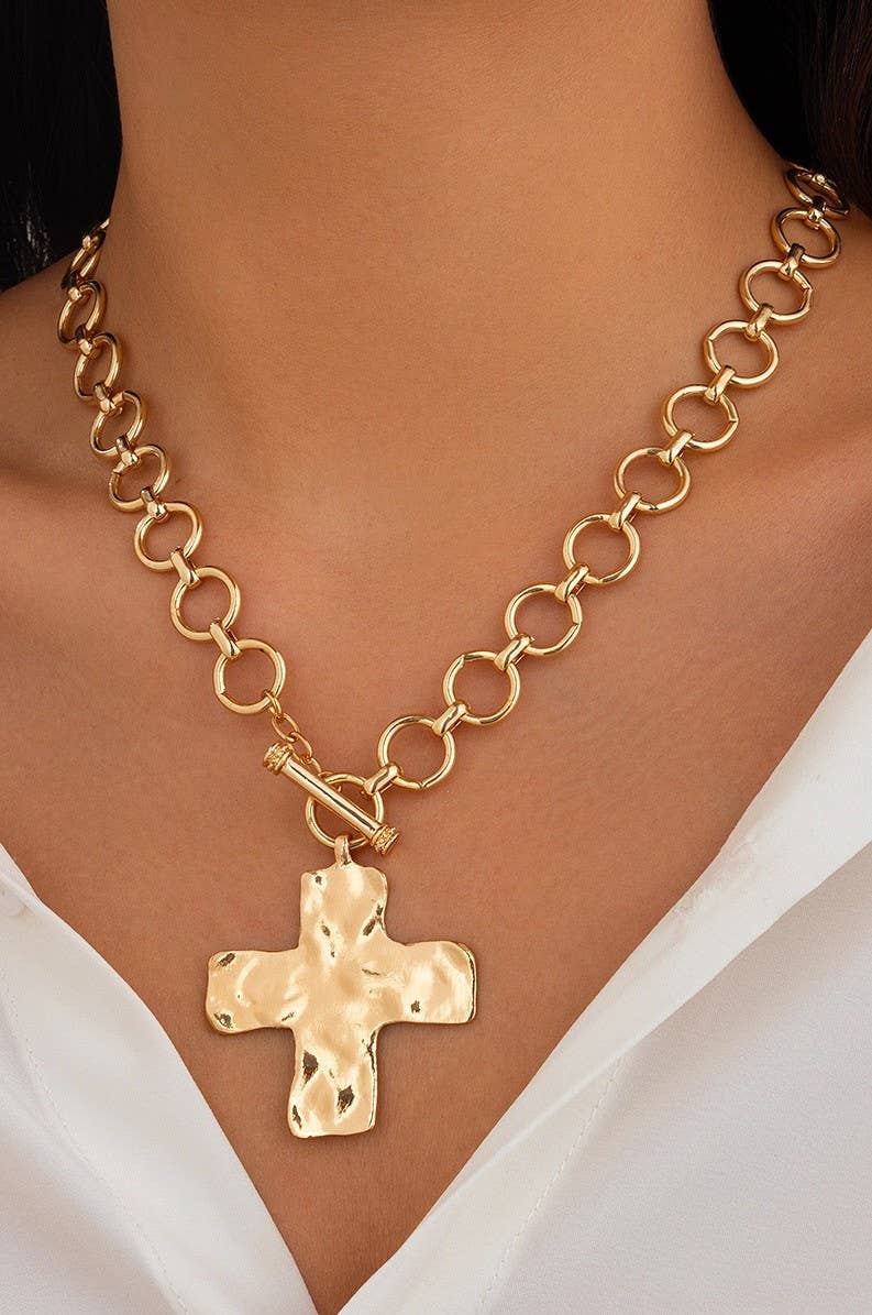 JOSSLYN by wall to wall - NOTABLE HAMMERED CROSS FRONT TOGGLE NECKLACE