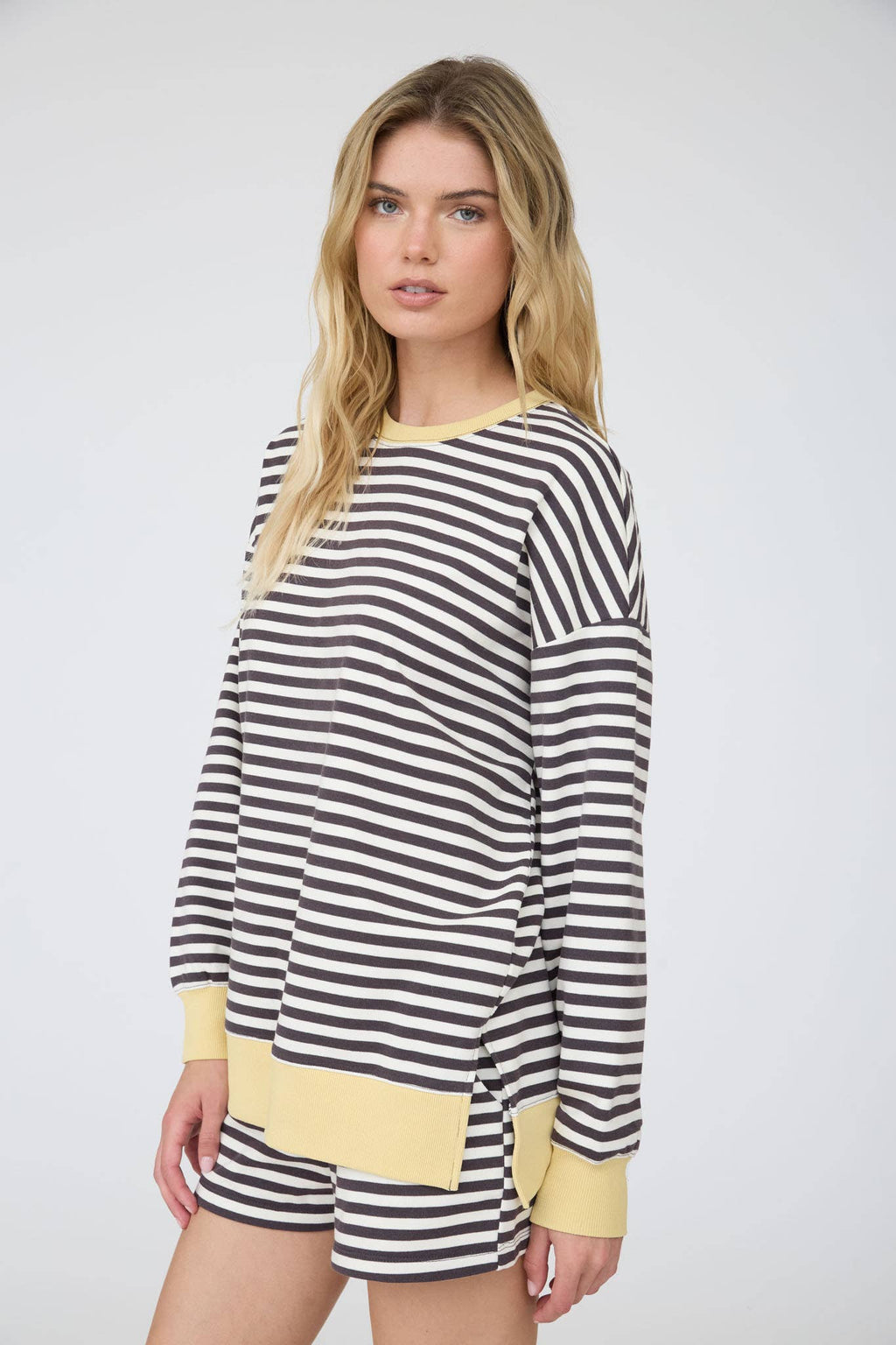 J.O.A - STRIPED BOXY LONG SLEEVE CONTRAST KNIT TOP