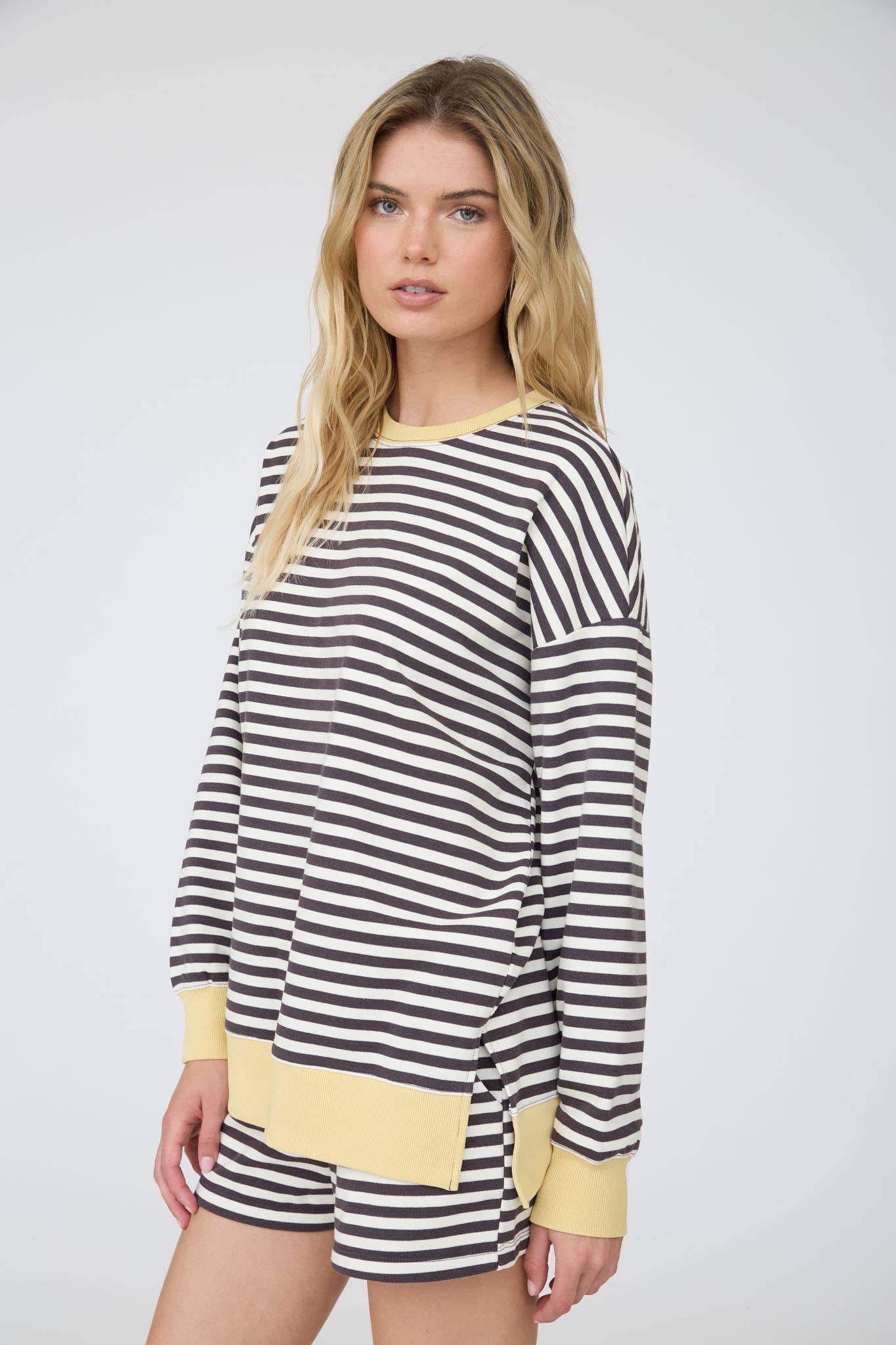 J.O.A - STRIPED BOXY LONG SLEEVE CONTRAST KNIT TOP