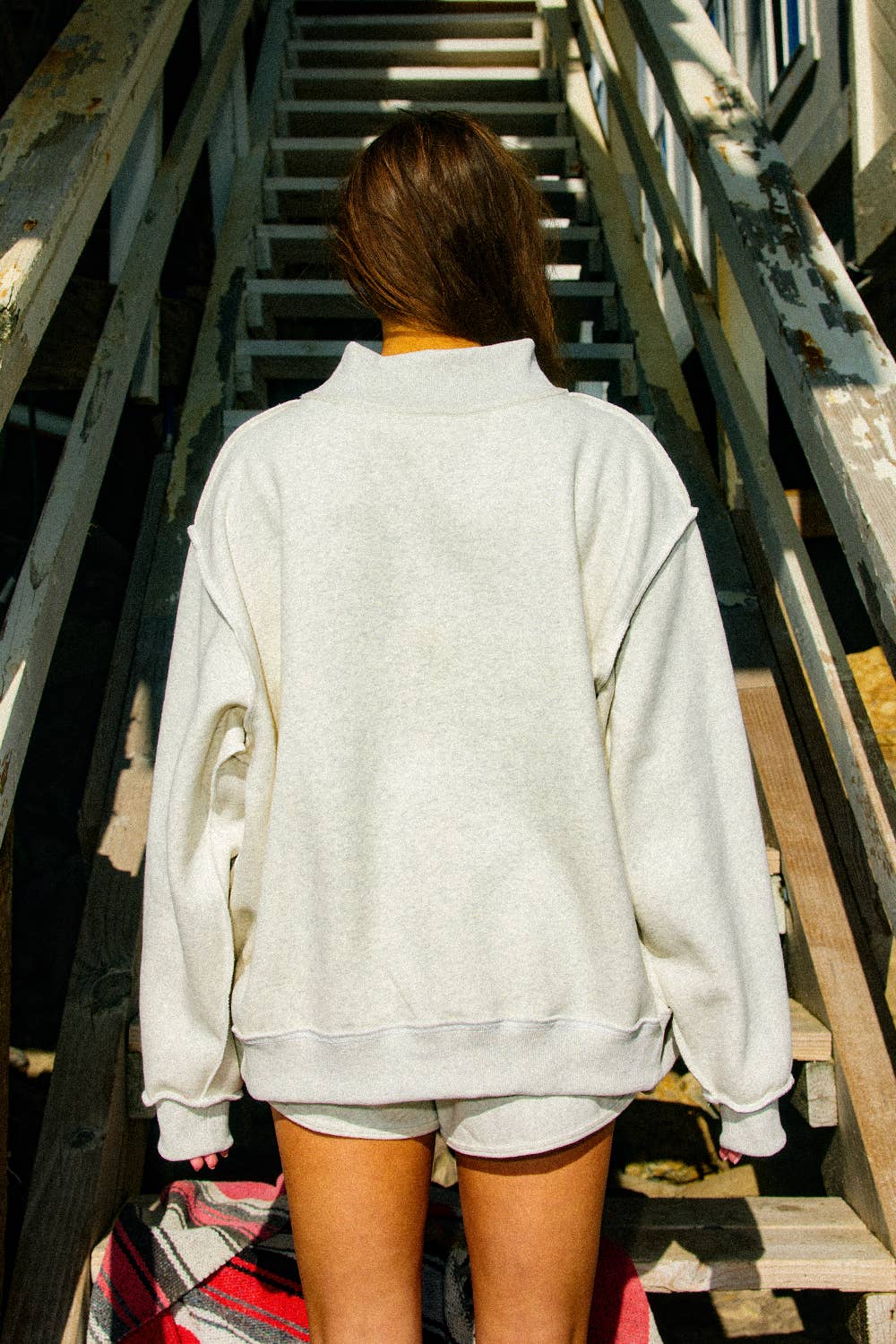 'LAKE & MOUNTAIN' Mock-neck