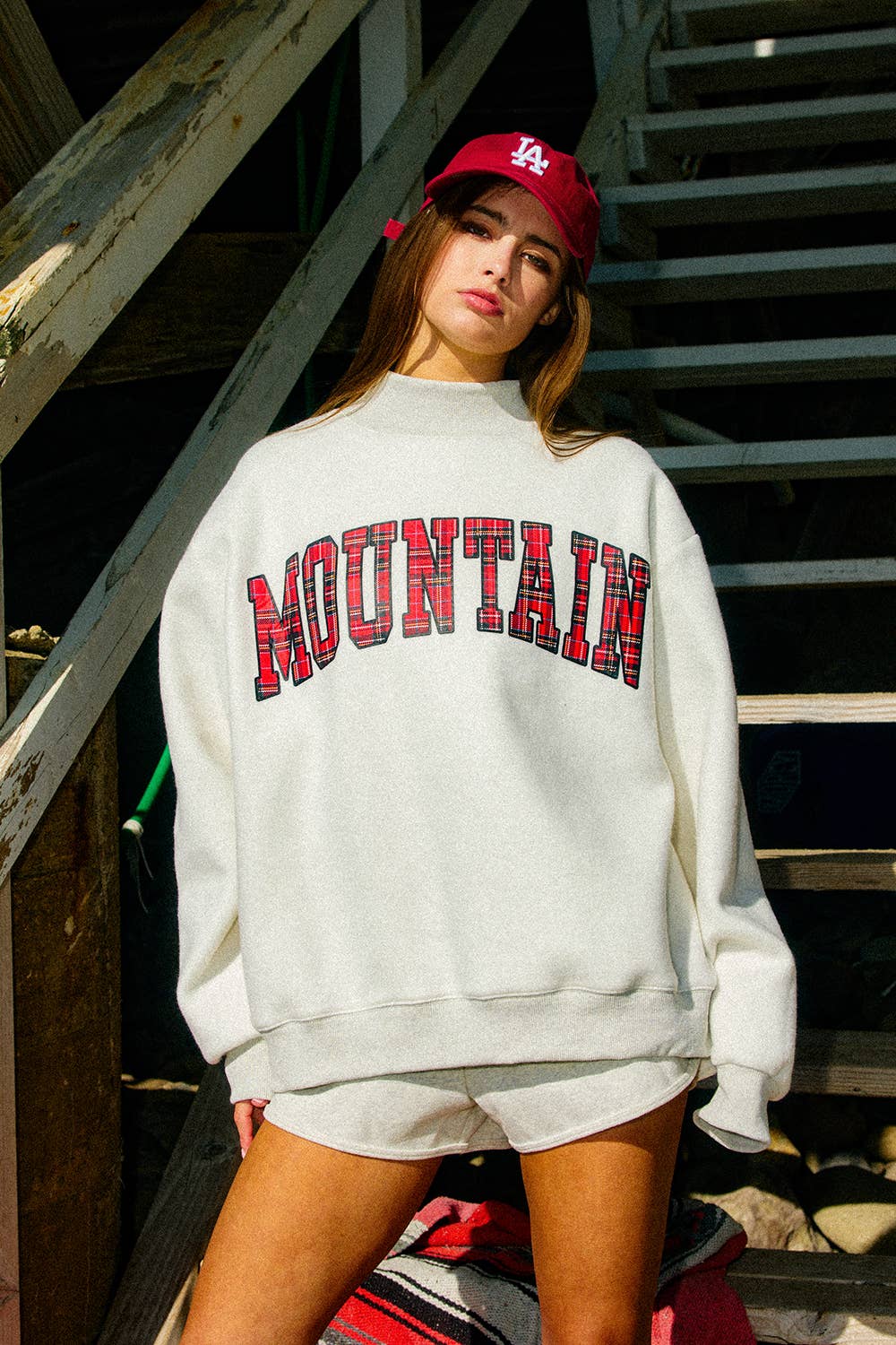 'LAKE & MOUNTAIN' Mock-neck