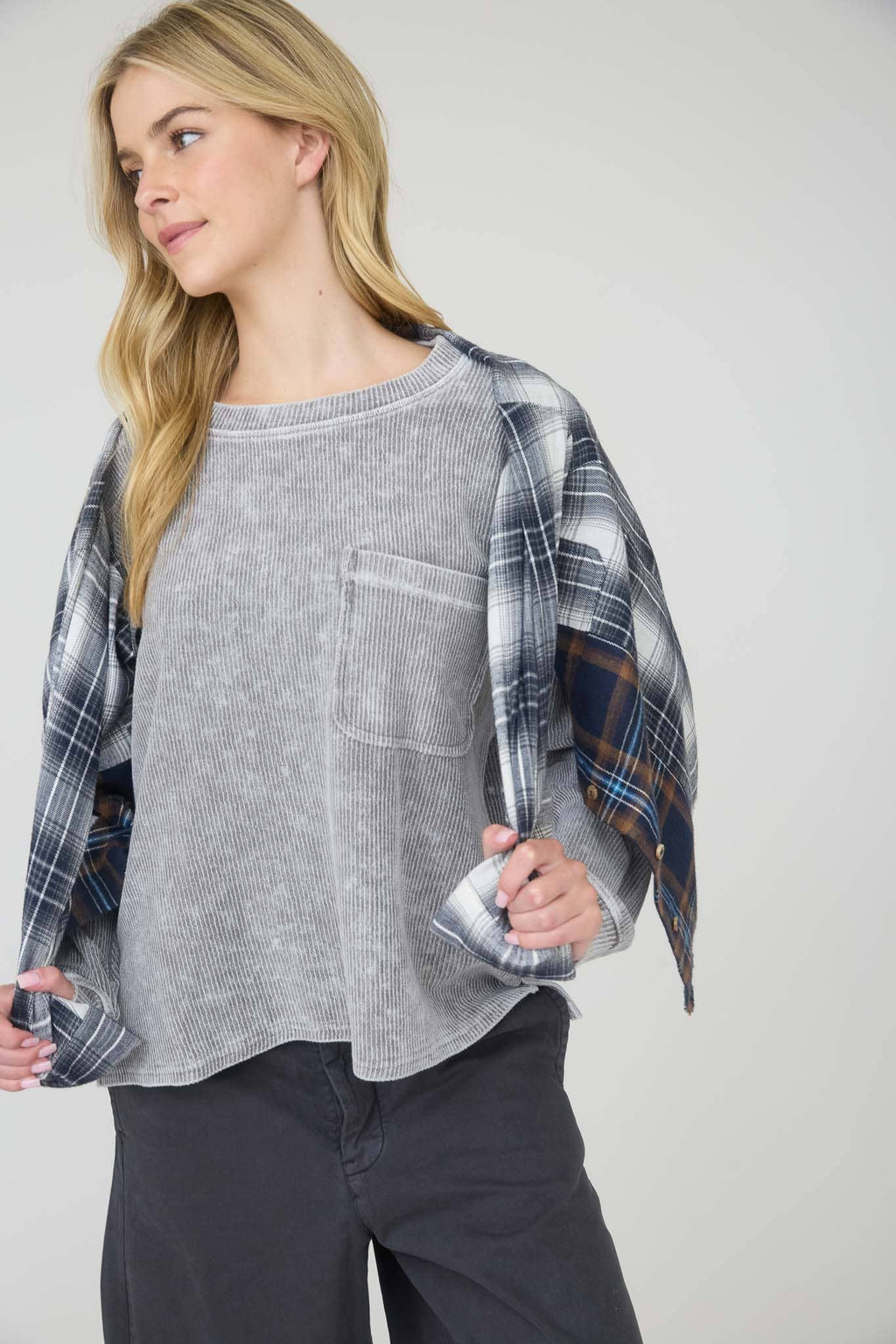 J.O.A - WASHED POCKET DETAIL LONG SLEEVE RIB KNIT TOP